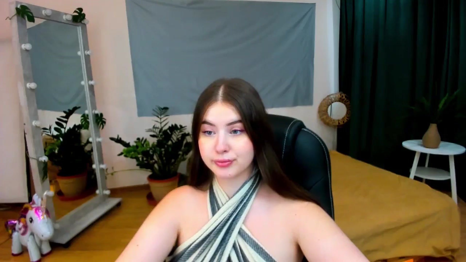 Gallery image thumbnail from AdmireMyEyes's myfreecams stream on, 07/19/2024, 09:53 image 11 of 20