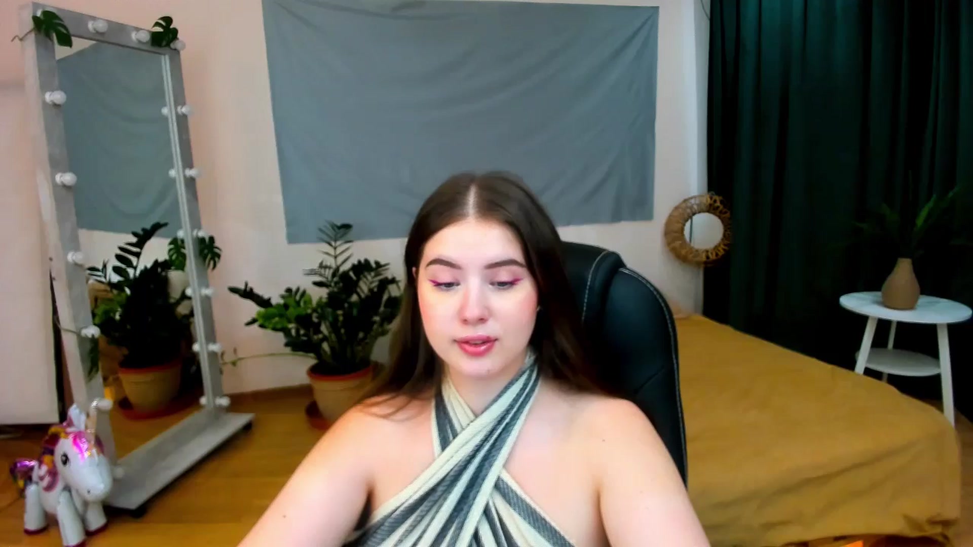 Gallery image thumbnail from AdmireMyEyes's myfreecams stream on, 07/19/2024, 09:53 image 17 of 20