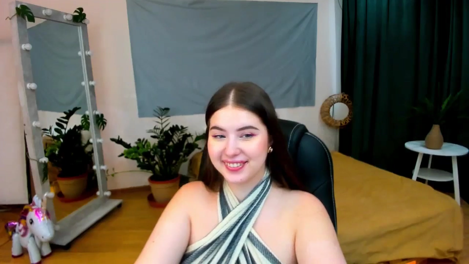 Gallery image thumbnail from AdmireMyEyes's myfreecams stream on, 07/19/2024, 09:53 image 12 of 20