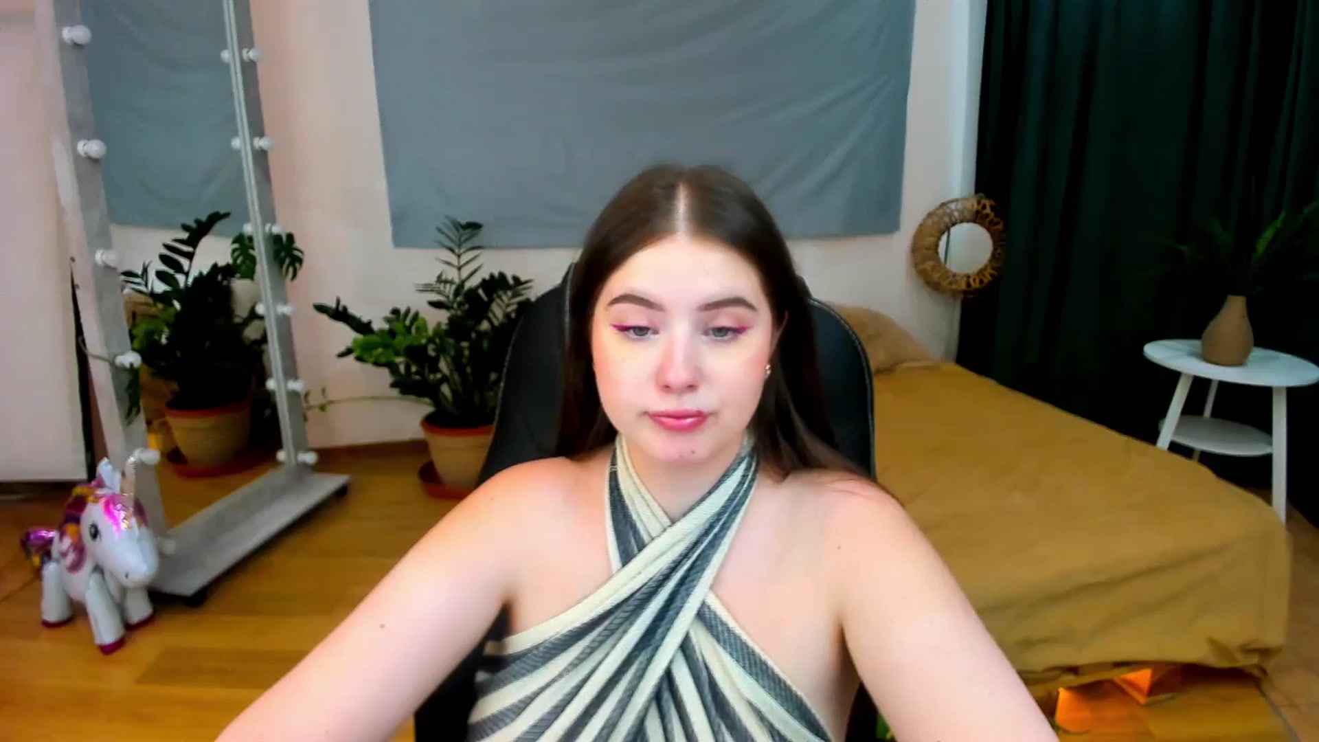 Gallery image thumbnail from AdmireMyEyes's myfreecams stream on, 07/19/2024, 09:53 image 5 of 20
