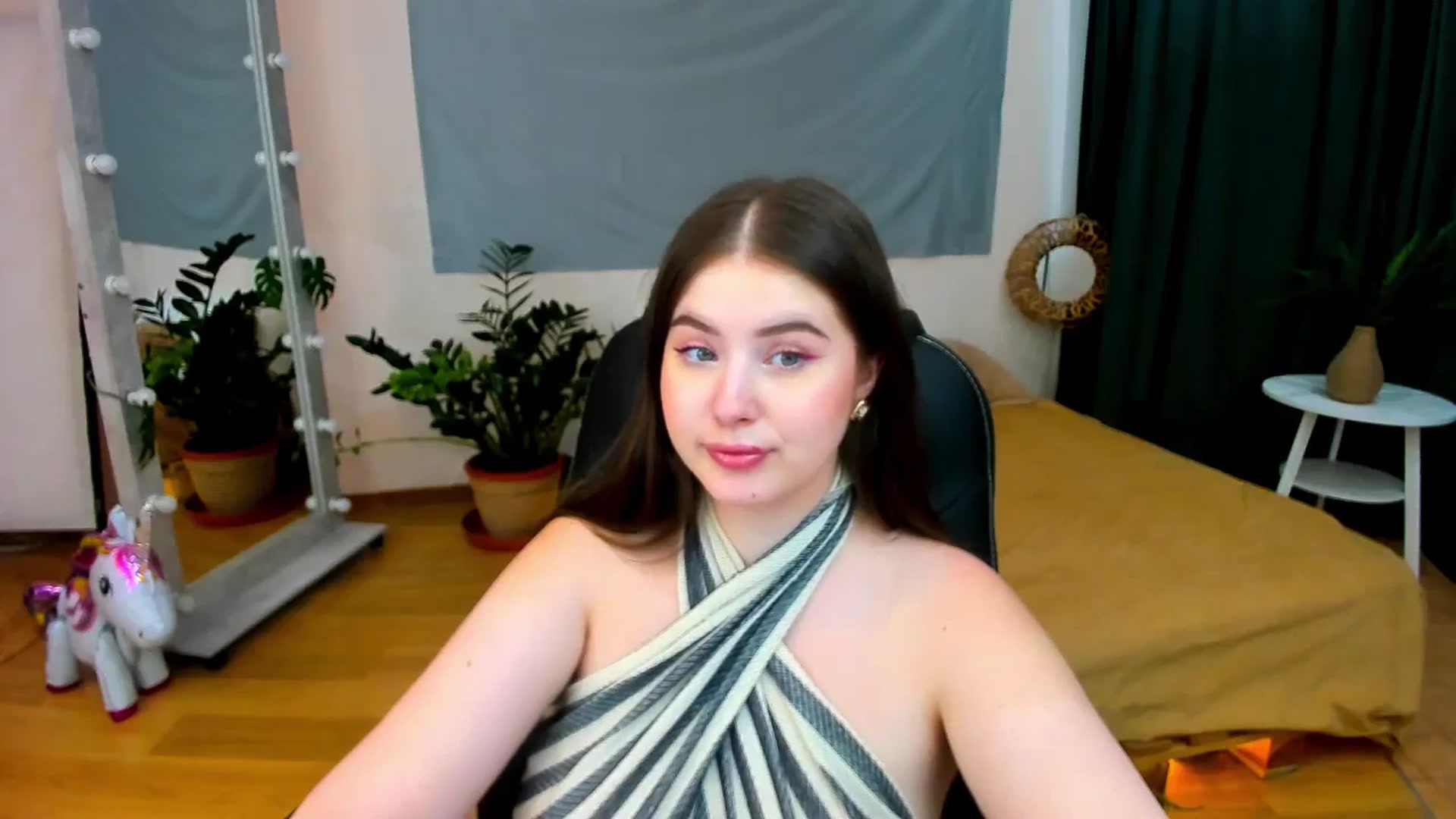 Gallery image thumbnail from AdmireMyEyes's myfreecams stream on, 07/19/2024, 09:53 image 7 of 20