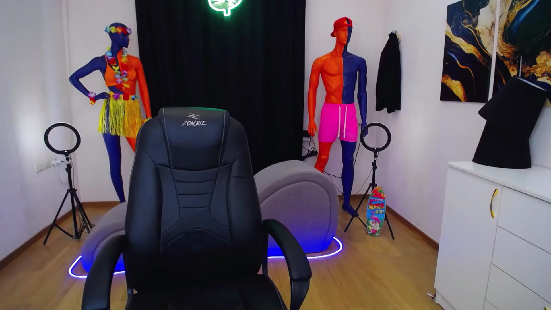 Gallery image thumbnail from AdmireMyEyes's myfreecams stream on, 07/20/2024, 08:56 image 18 of 20