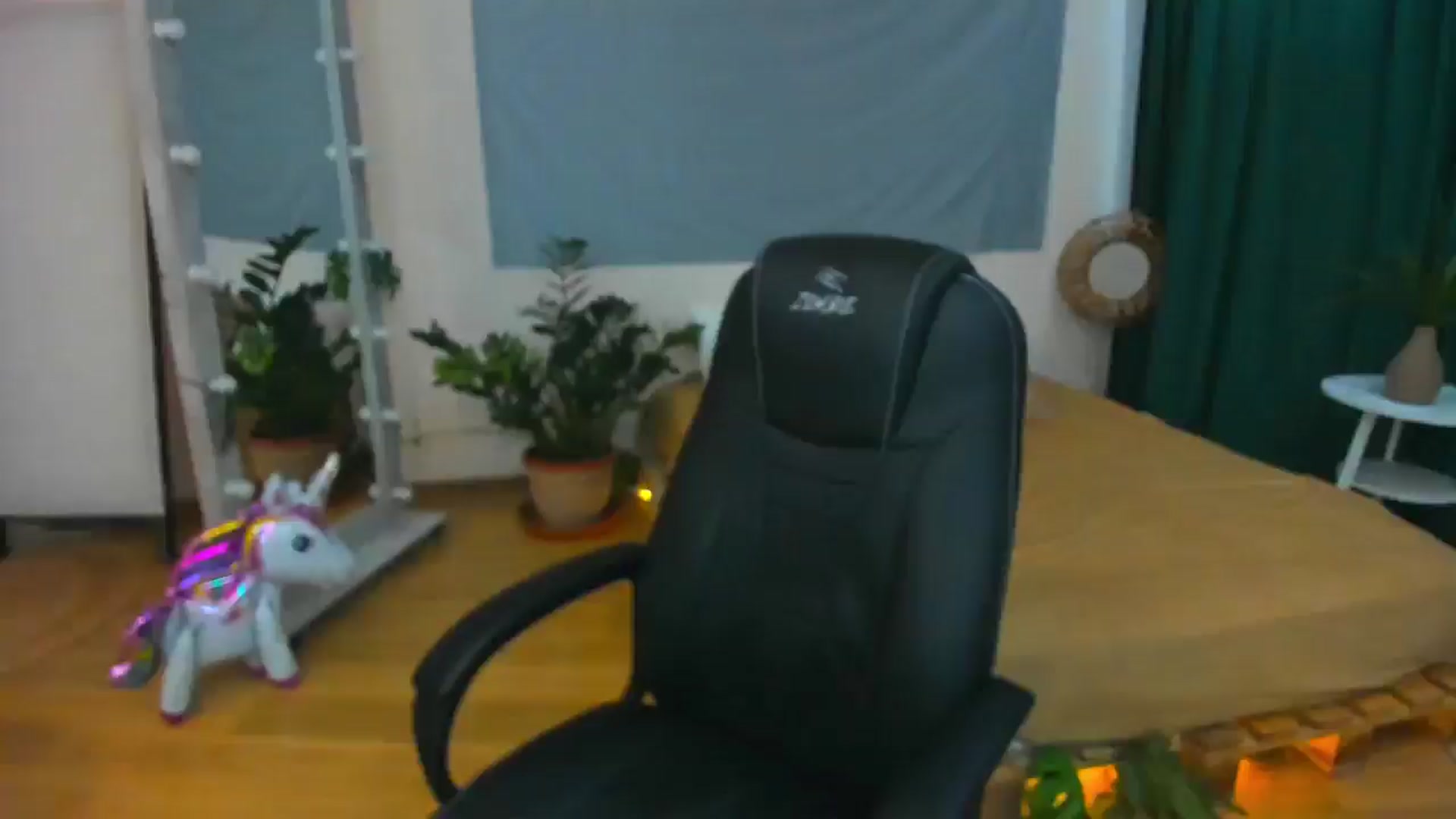 Gallery image thumbnail from AdmireMyEyes's myfreecams stream on, 07/23/2024, 08:50 image 15 of 20