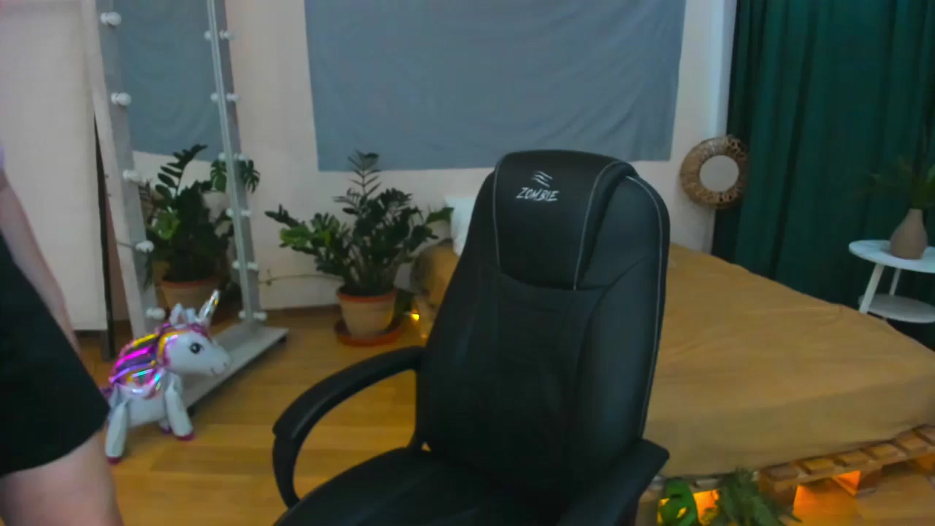 Gallery image thumbnail from AdmireMyEyes's myfreecams stream on, 07/23/2024, 08:50 image 16 of 20