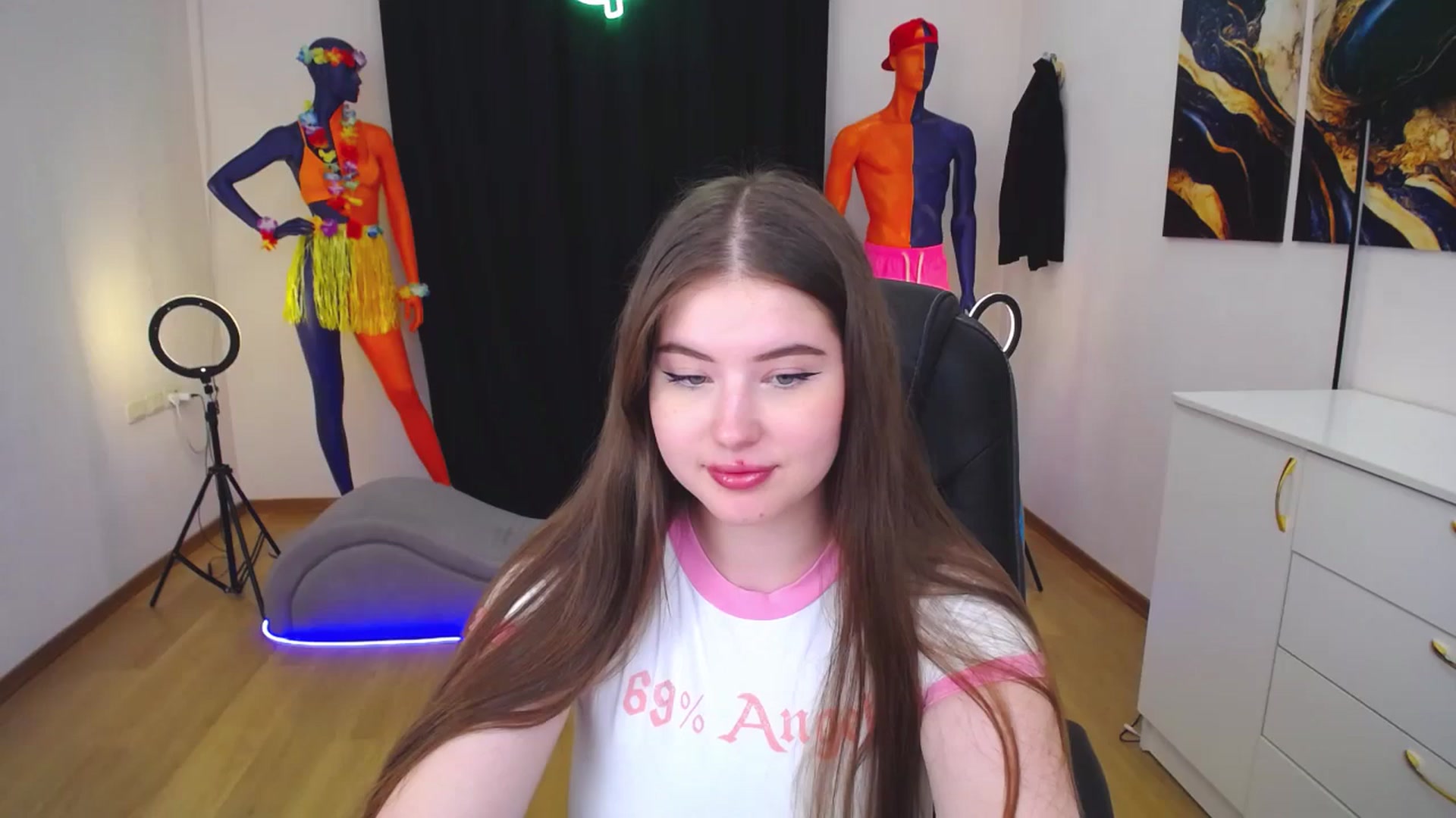 Gallery image thumbnail from AdmireMyEyes's myfreecams stream on, 07/29/2024, 07:26 image 4 of 20