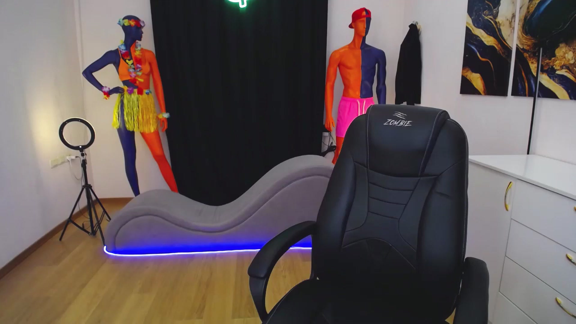 Gallery image thumbnail from AdmireMyEyes's myfreecams stream on, 07/29/2024, 07:26 image 2 of 20