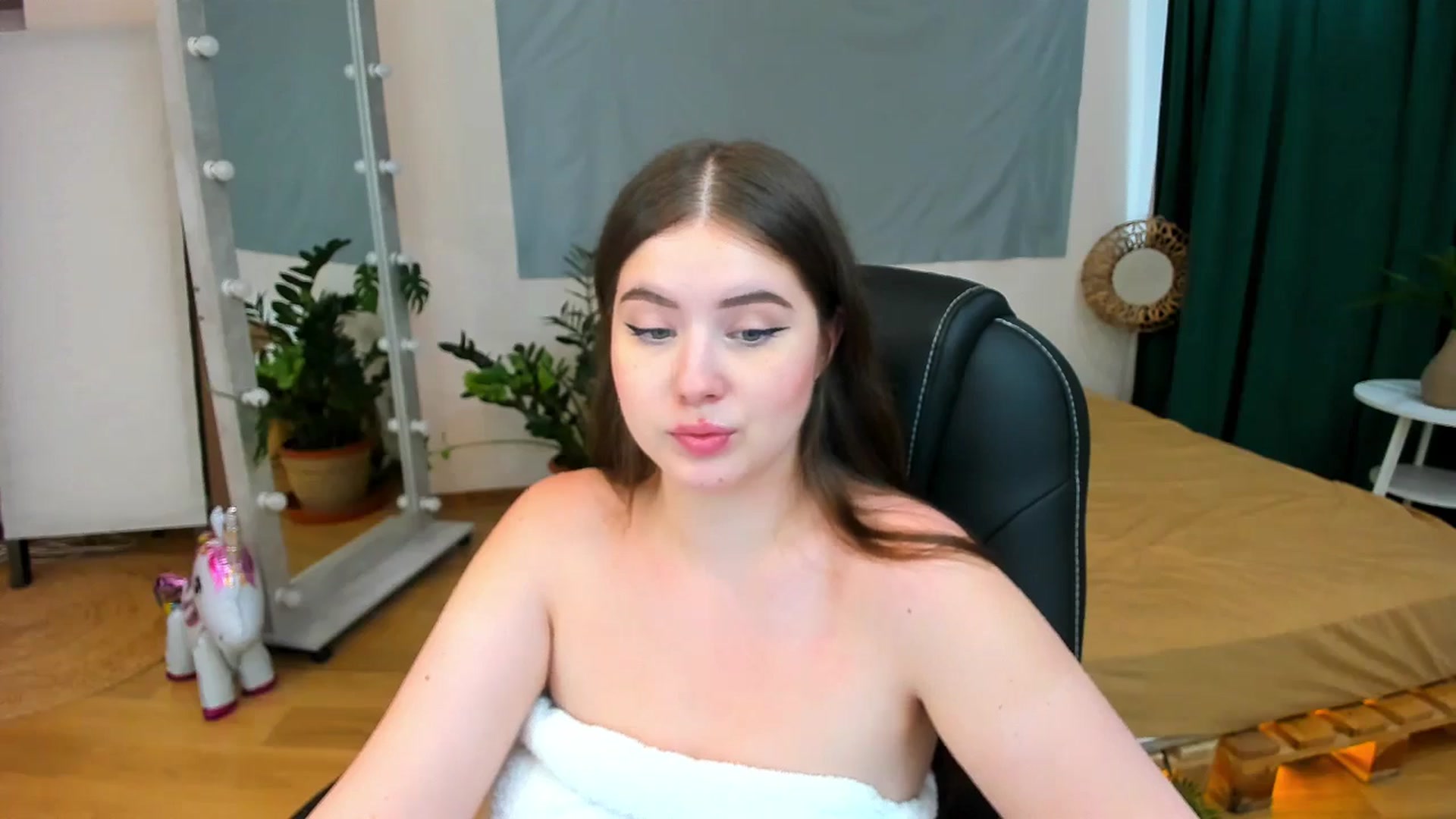 Gallery image thumbnail from AdmireMyEyes's myfreecams stream on, 07/30/2024, 08:49 image 17 of 20