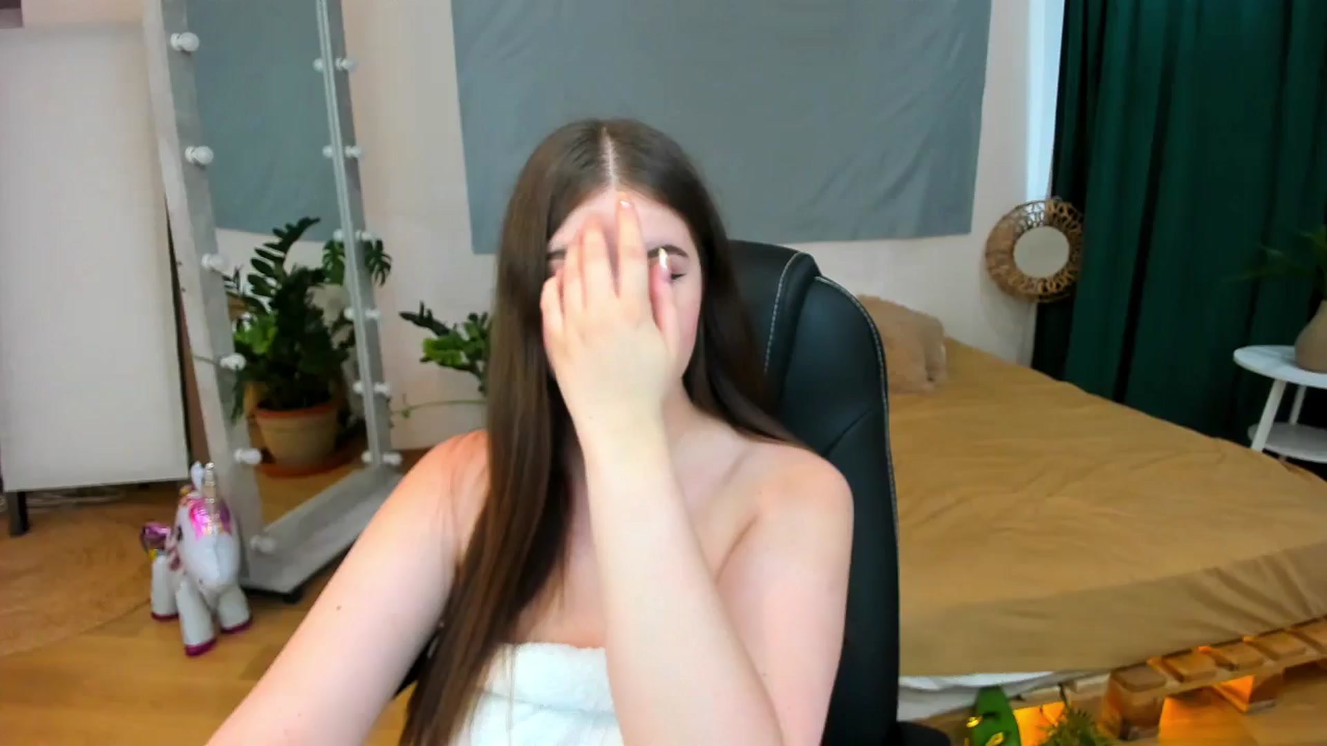 Gallery image thumbnail from AdmireMyEyes's myfreecams stream on, 07/30/2024, 08:49 image 1 of 20