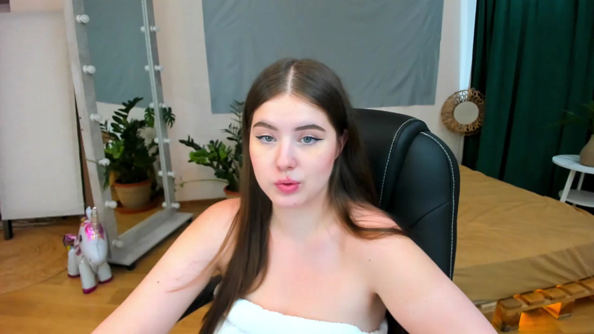 Gallery image thumbnail from AdmireMyEyes's myfreecams stream on, 07/30/2024, 08:49 image 12 of 20