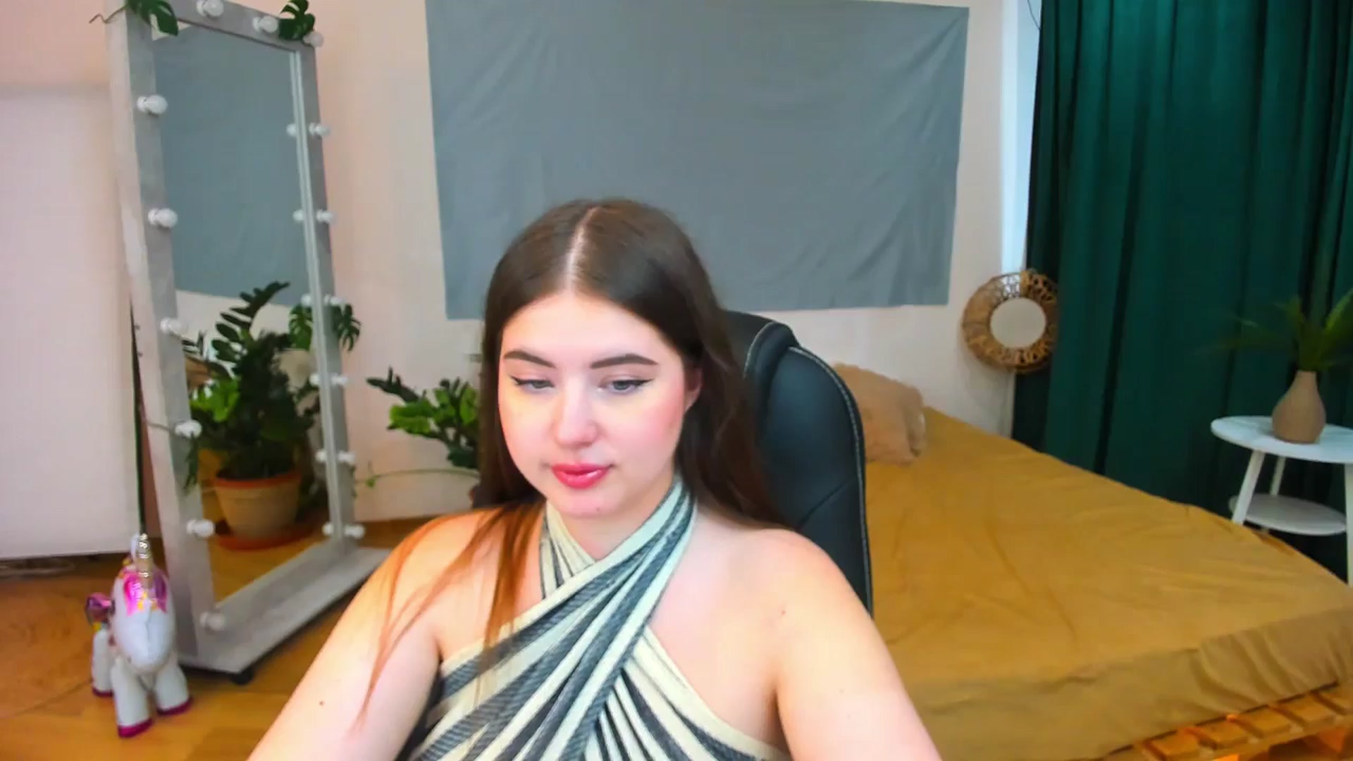 Gallery image thumbnail from AdmireMyEyes's myfreecams stream on, 07/31/2024, 08:38 image 8 of 20