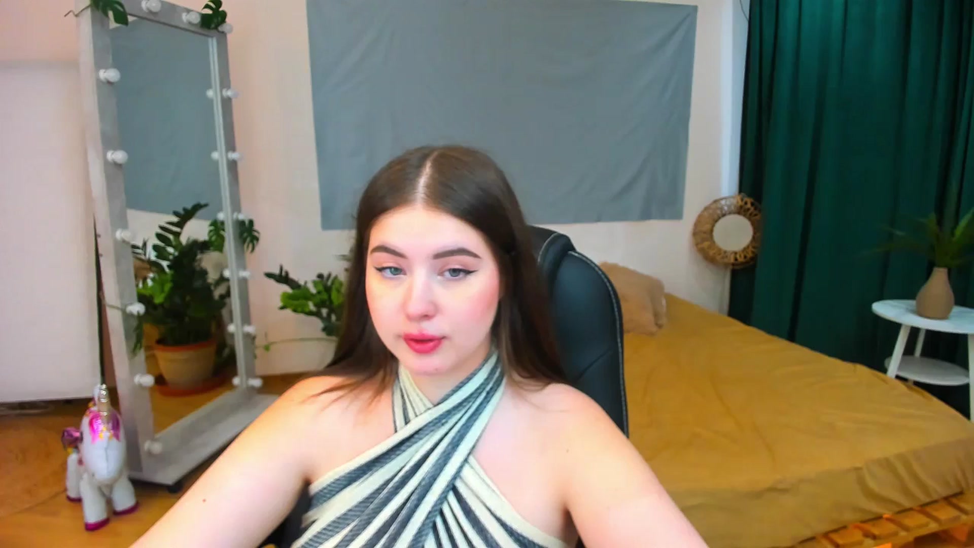 Gallery image thumbnail from AdmireMyEyes's myfreecams stream on, 07/31/2024, 08:38 image 2 of 20