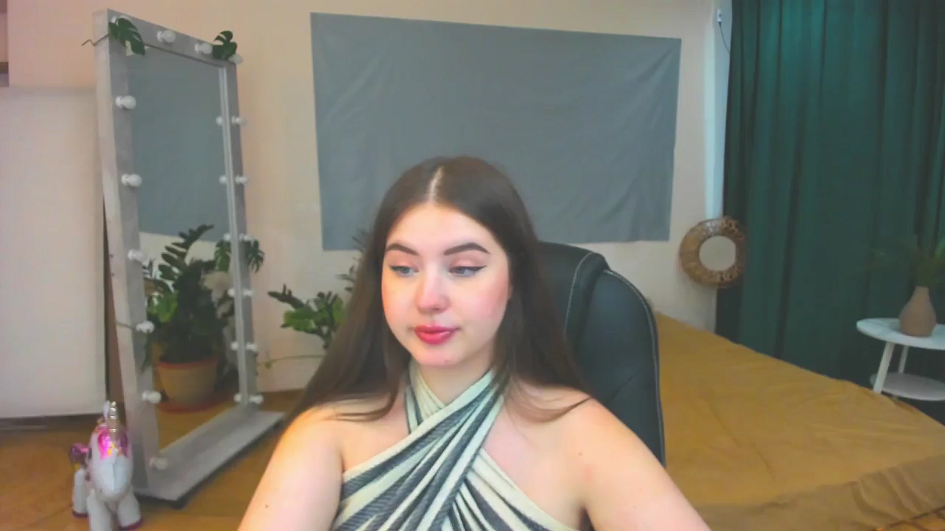 Gallery image thumbnail from AdmireMyEyes's myfreecams stream on, 07/31/2024, 09:51 image 1 of 20