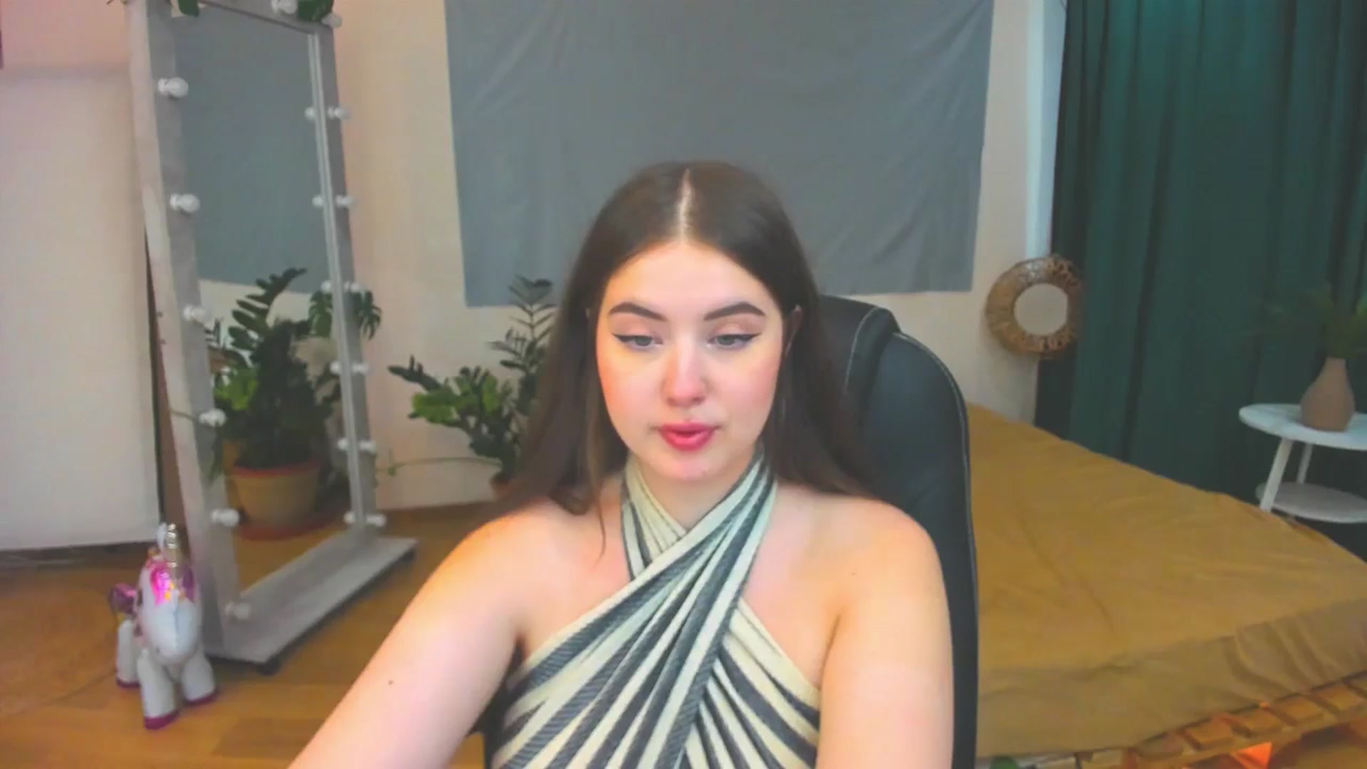Gallery image thumbnail from AdmireMyEyes's myfreecams stream on, 07/31/2024, 09:51 image 7 of 20