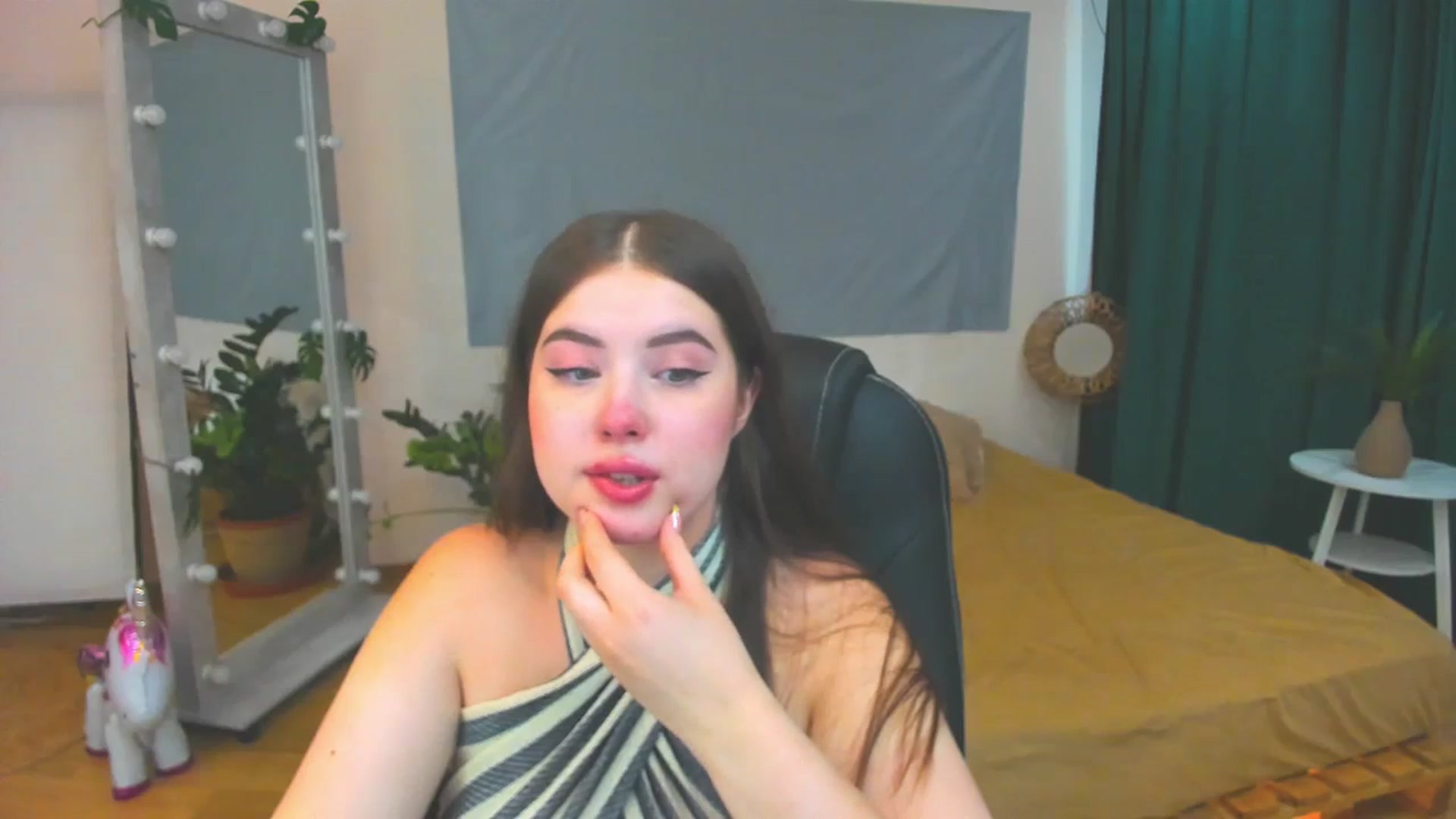 Gallery image thumbnail from AdmireMyEyes's myfreecams stream on, 07/31/2024, 09:51 image 19 of 20