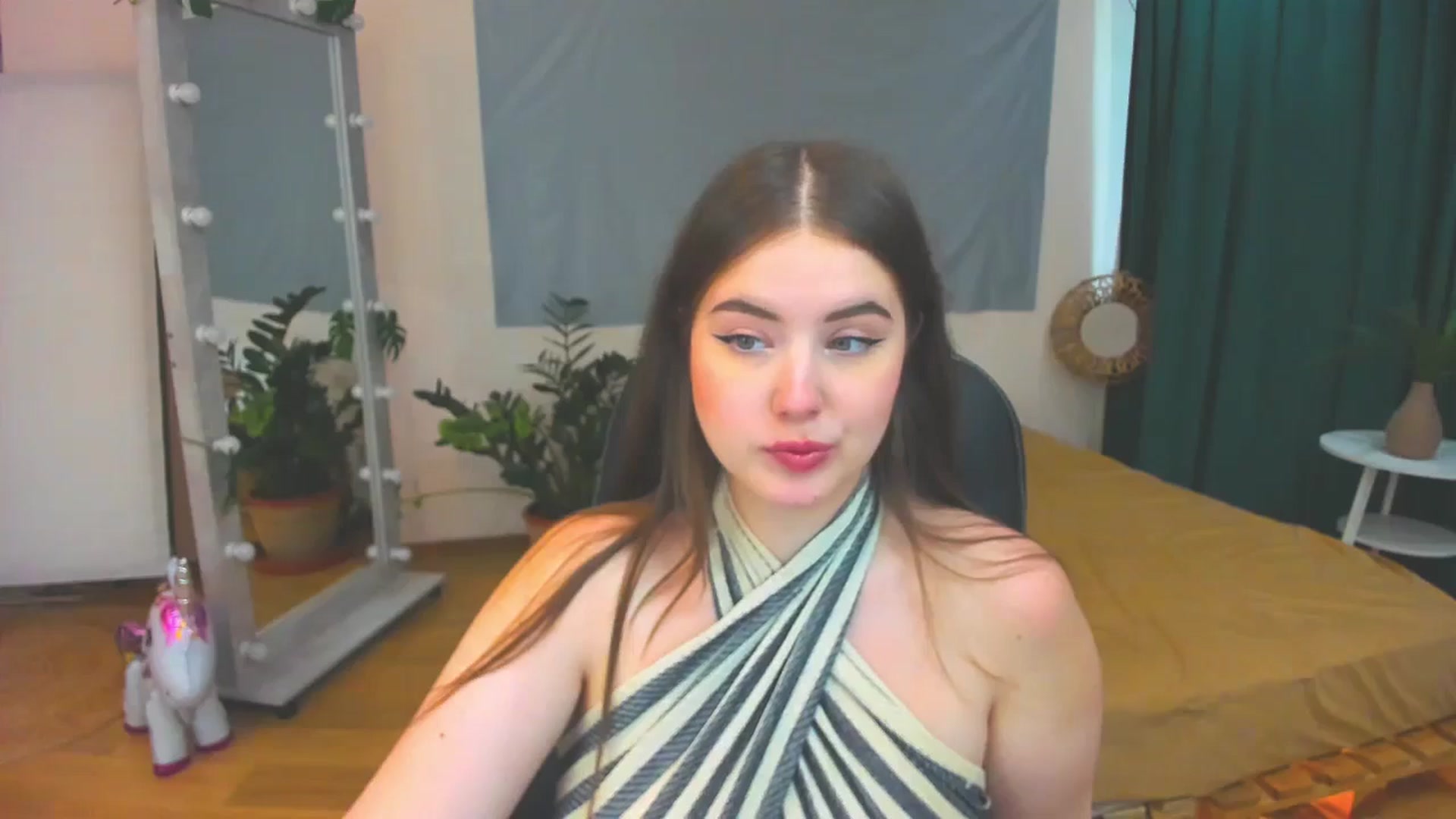 Gallery image thumbnail from AdmireMyEyes's myfreecams stream on, 07/31/2024, 09:51 image 8 of 20