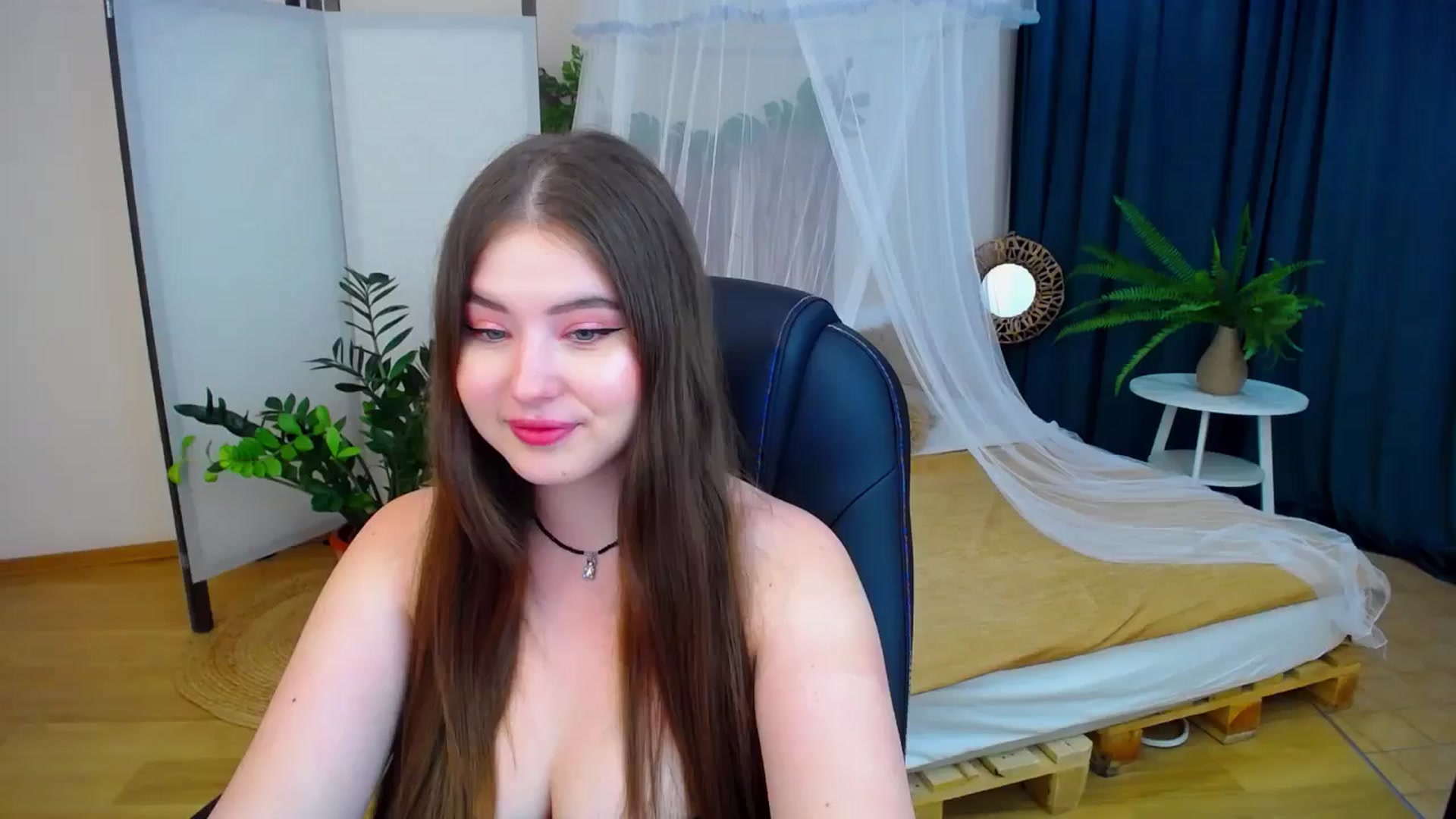 Gallery image thumbnail from AdmireMyEyes's myfreecams stream on, 08/16/2024, 18:35 image 8 of 20