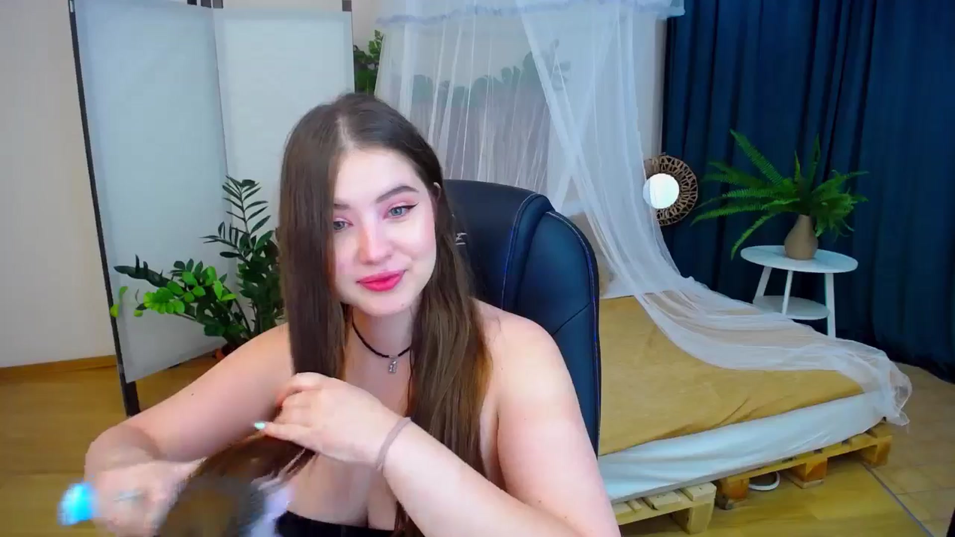 Gallery image thumbnail from AdmireMyEyes's myfreecams stream on, 08/16/2024, 18:35 image 6 of 20