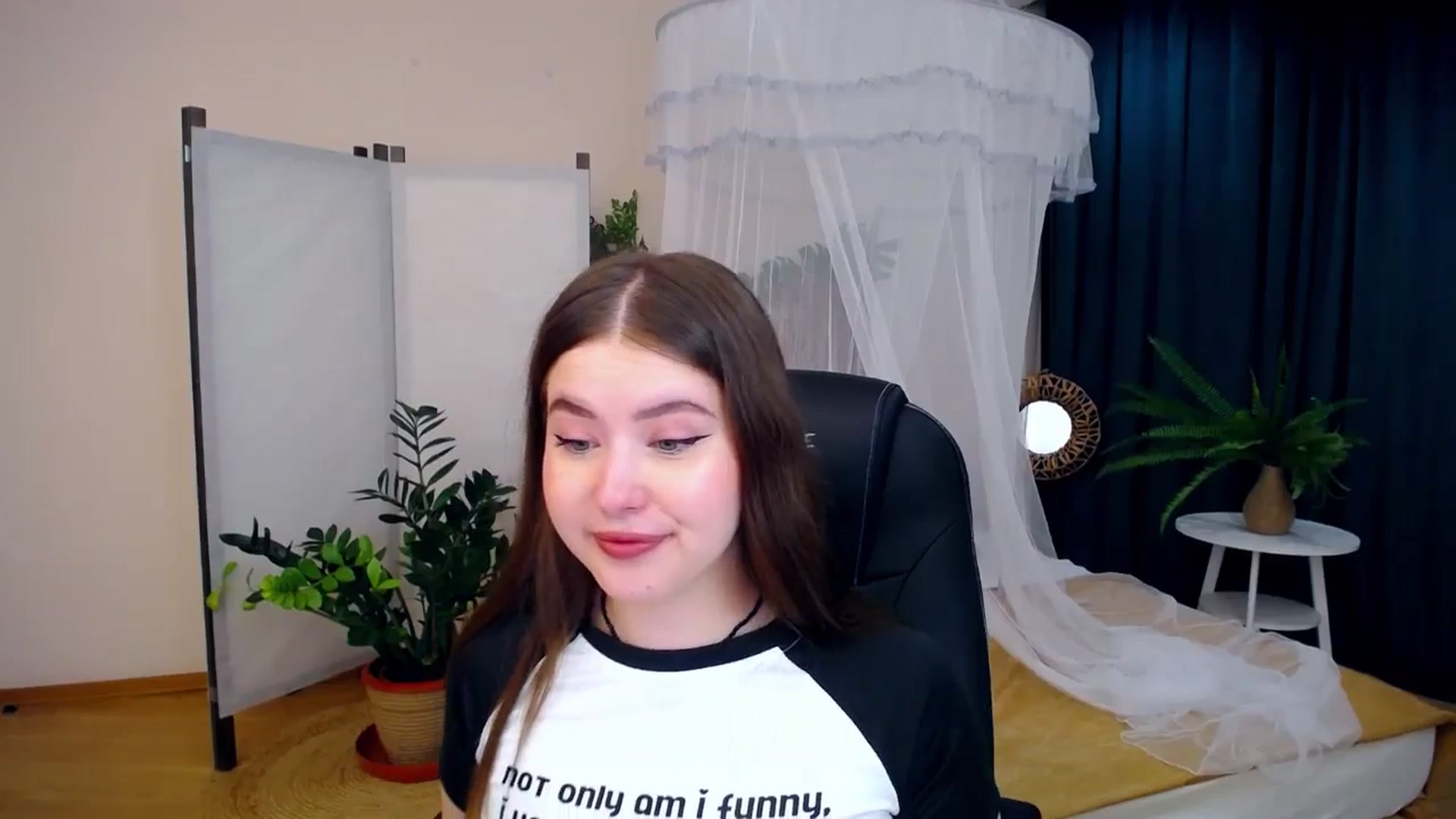 Gallery image thumbnail from AdmireMyEyes's myfreecams stream on, 08/17/2024, 18:50 image 14 of 20