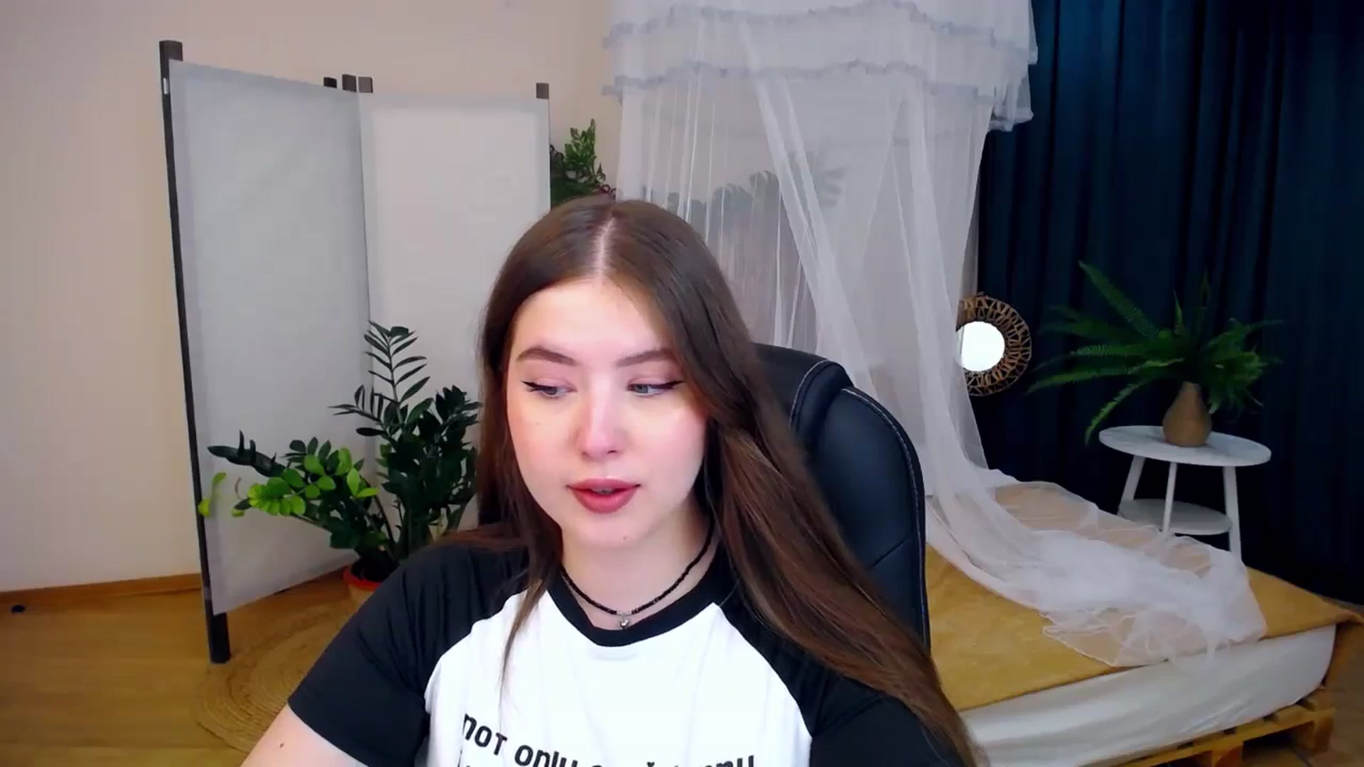 Gallery image thumbnail from AdmireMyEyes's myfreecams stream on, 08/17/2024, 18:50 image 15 of 20