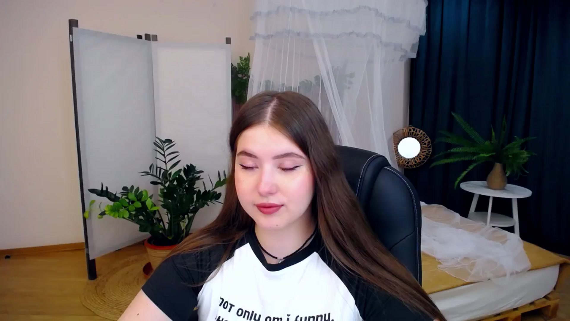 Gallery image thumbnail from AdmireMyEyes's myfreecams stream on, 08/17/2024, 18:50 image 19 of 20
