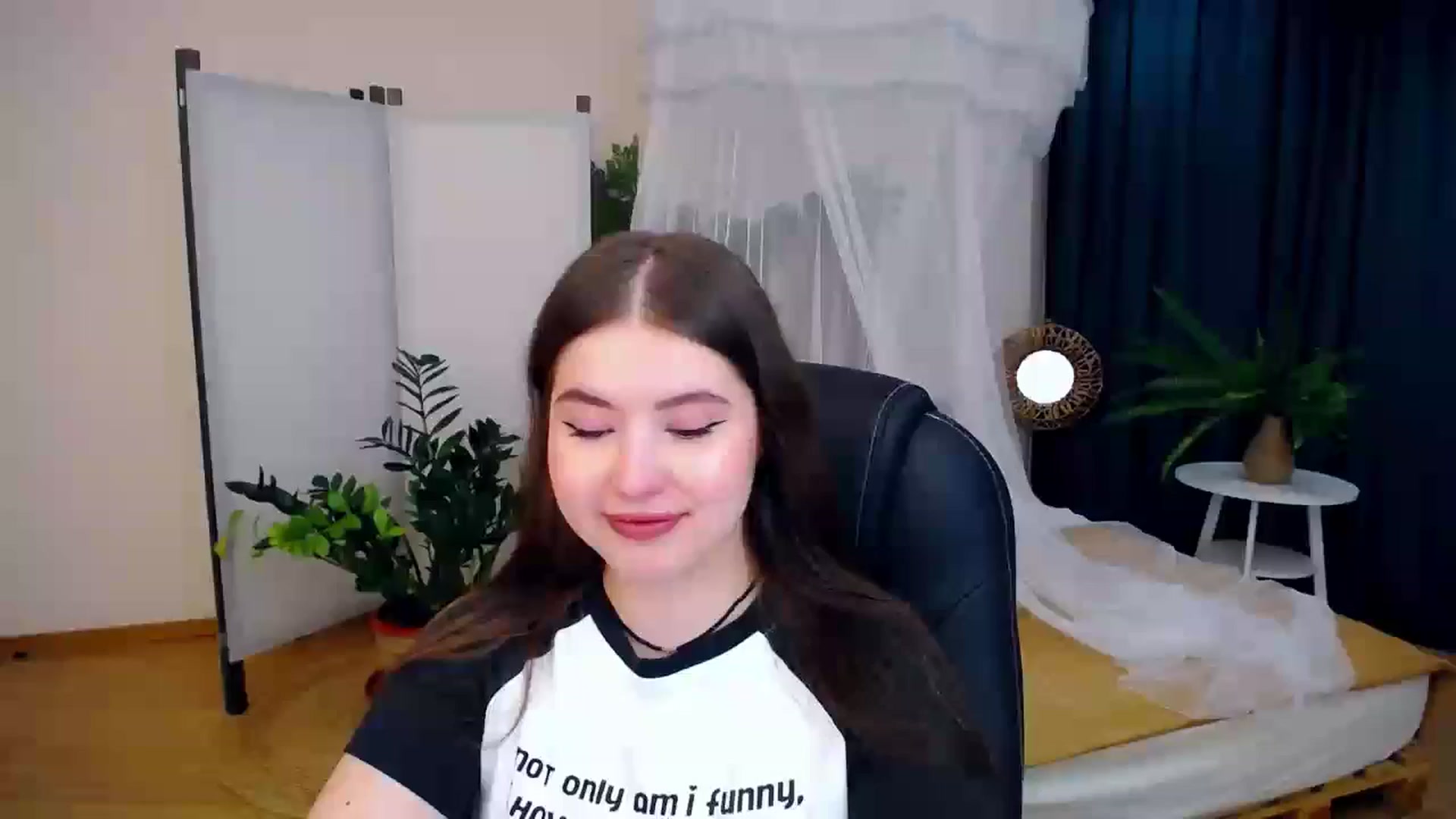 Gallery image thumbnail from AdmireMyEyes's myfreecams stream on, 08/17/2024, 18:50 image 20 of 20