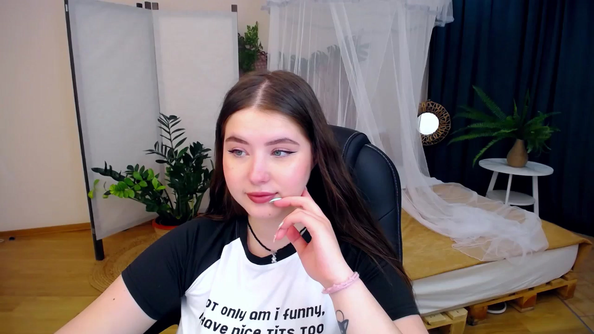 Gallery image thumbnail from AdmireMyEyes's myfreecams stream on, 08/17/2024, 18:50 image 2 of 20