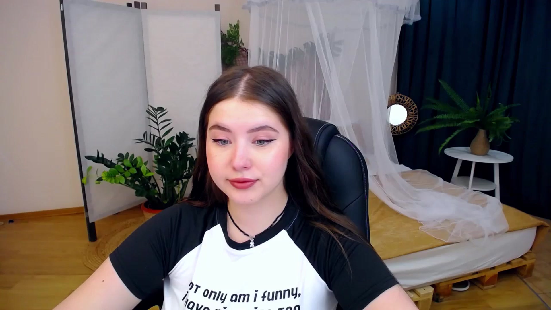 Gallery image thumbnail from AdmireMyEyes's myfreecams stream on, 08/17/2024, 18:50 image 3 of 20