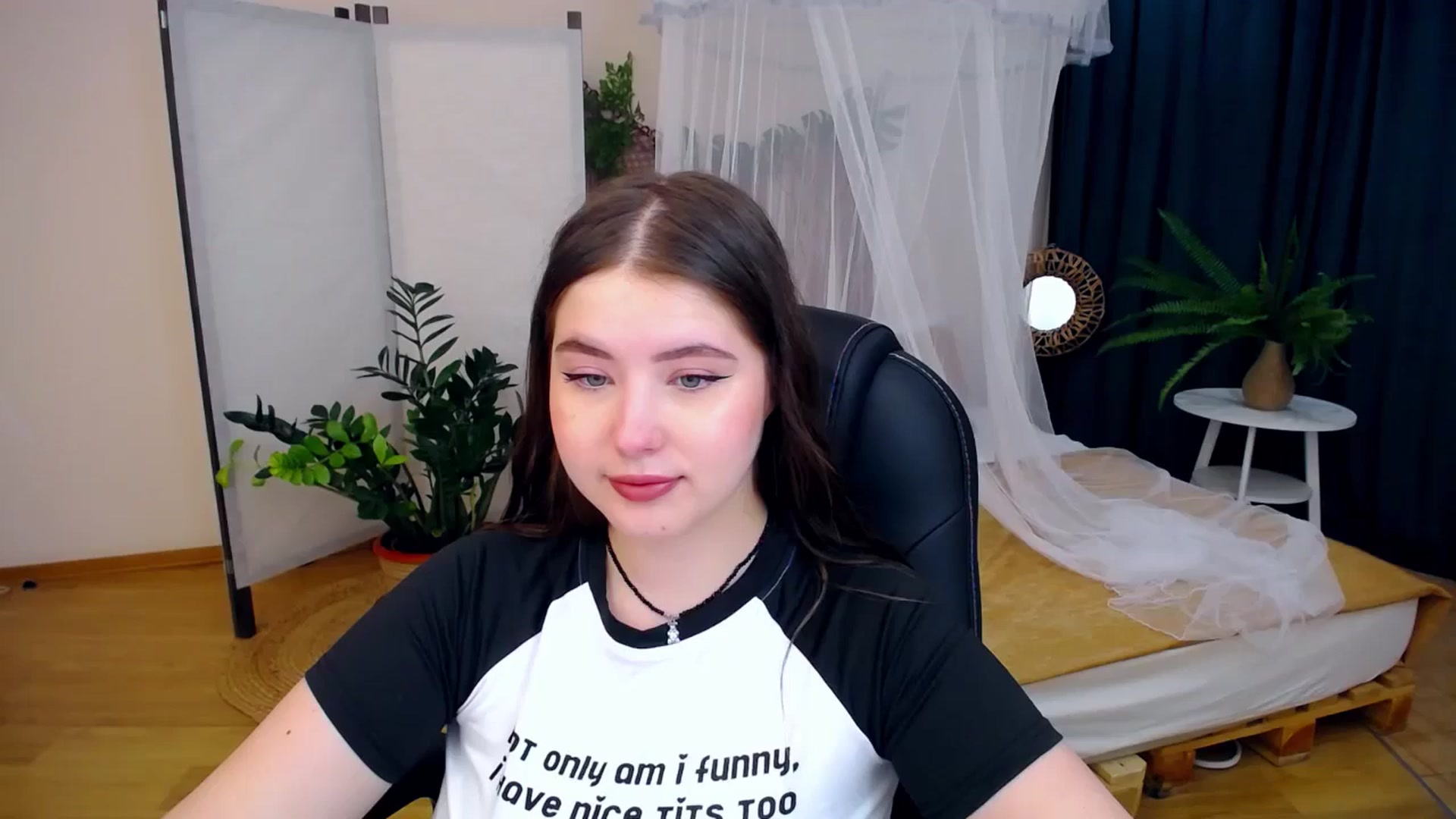 Gallery image thumbnail from AdmireMyEyes's myfreecams stream on, 08/17/2024, 18:50 image 1 of 20