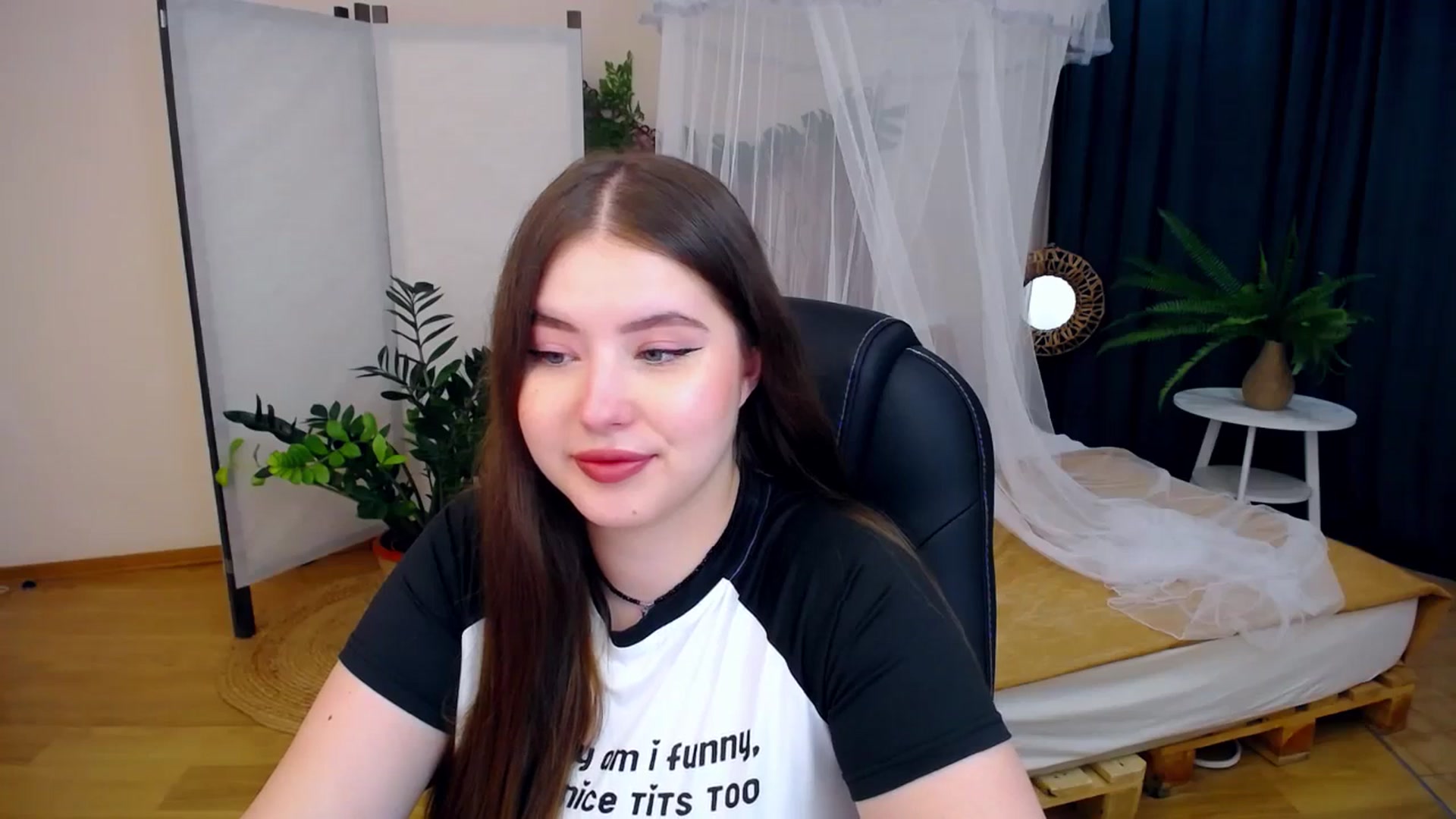 Gallery image thumbnail from AdmireMyEyes's myfreecams stream on, 08/17/2024, 18:50 image 12 of 20