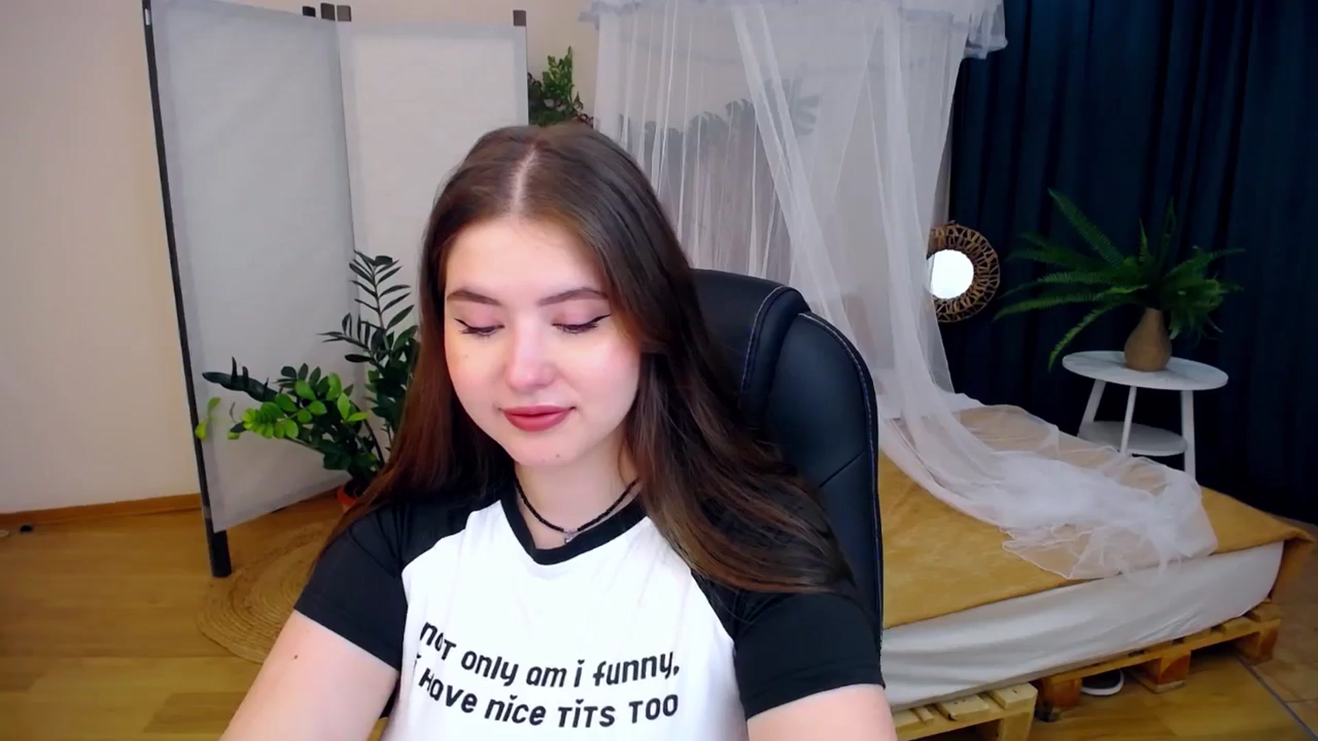 Gallery image thumbnail from AdmireMyEyes's myfreecams stream on, 08/17/2024, 18:50 image 10 of 20