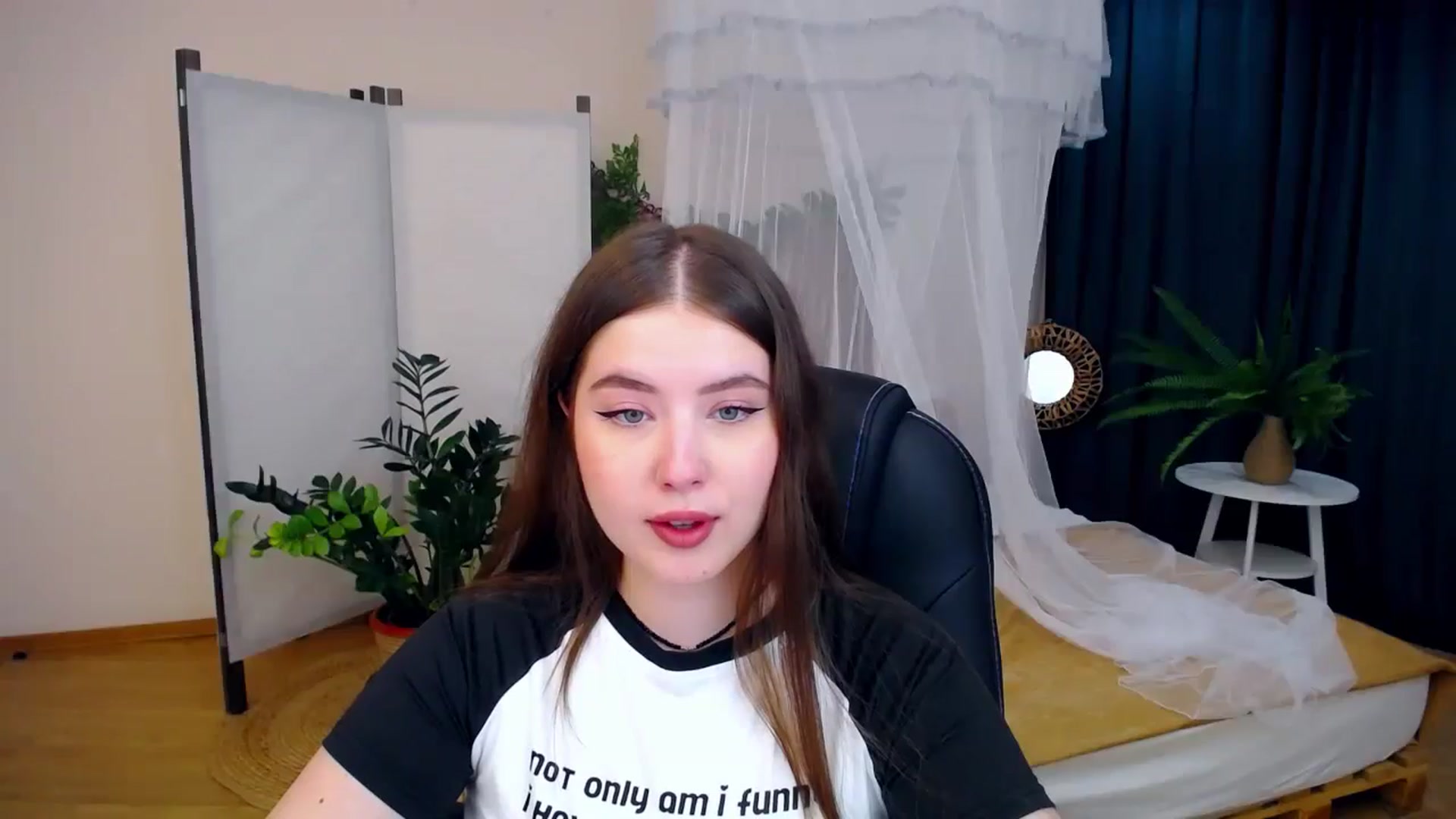 Gallery image thumbnail from AdmireMyEyes's myfreecams stream on, 08/17/2024, 18:50 image 17 of 20