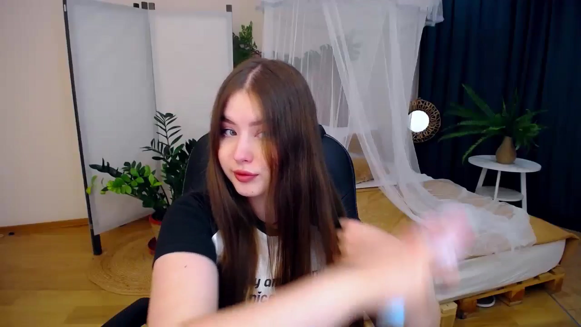 Gallery image thumbnail from AdmireMyEyes's myfreecams stream on, 08/17/2024, 18:50 image 11 of 20