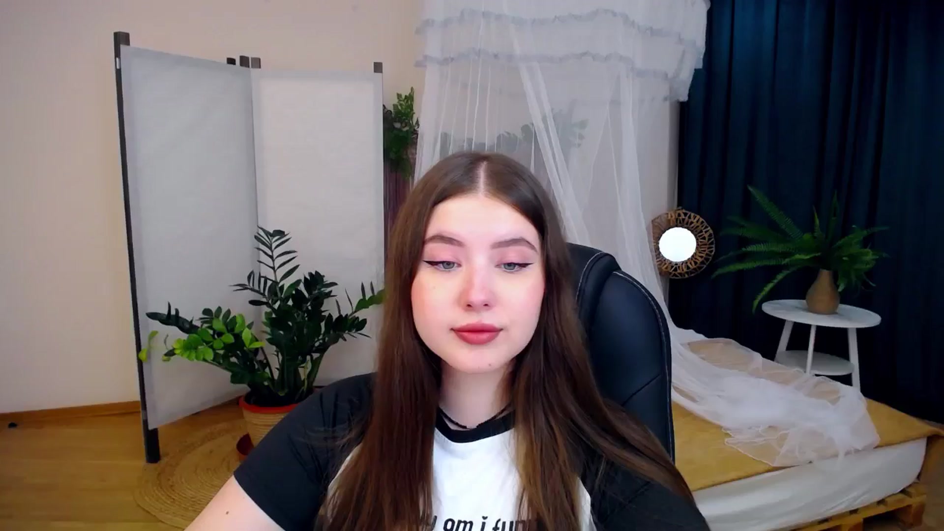 Gallery image thumbnail from AdmireMyEyes's myfreecams stream on, 08/17/2024, 18:50 image 18 of 20