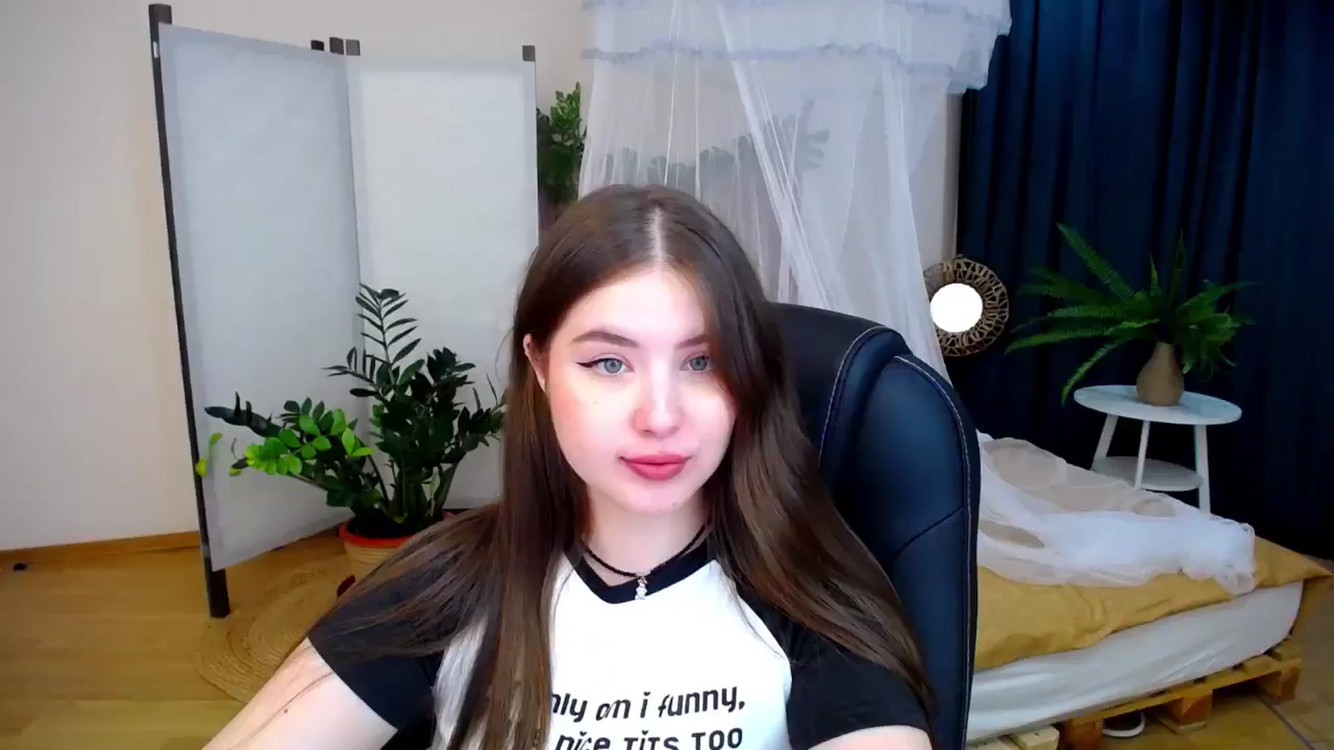 Gallery image thumbnail from AdmireMyEyes's myfreecams stream on, 08/17/2024, 20:41 image 17 of 20