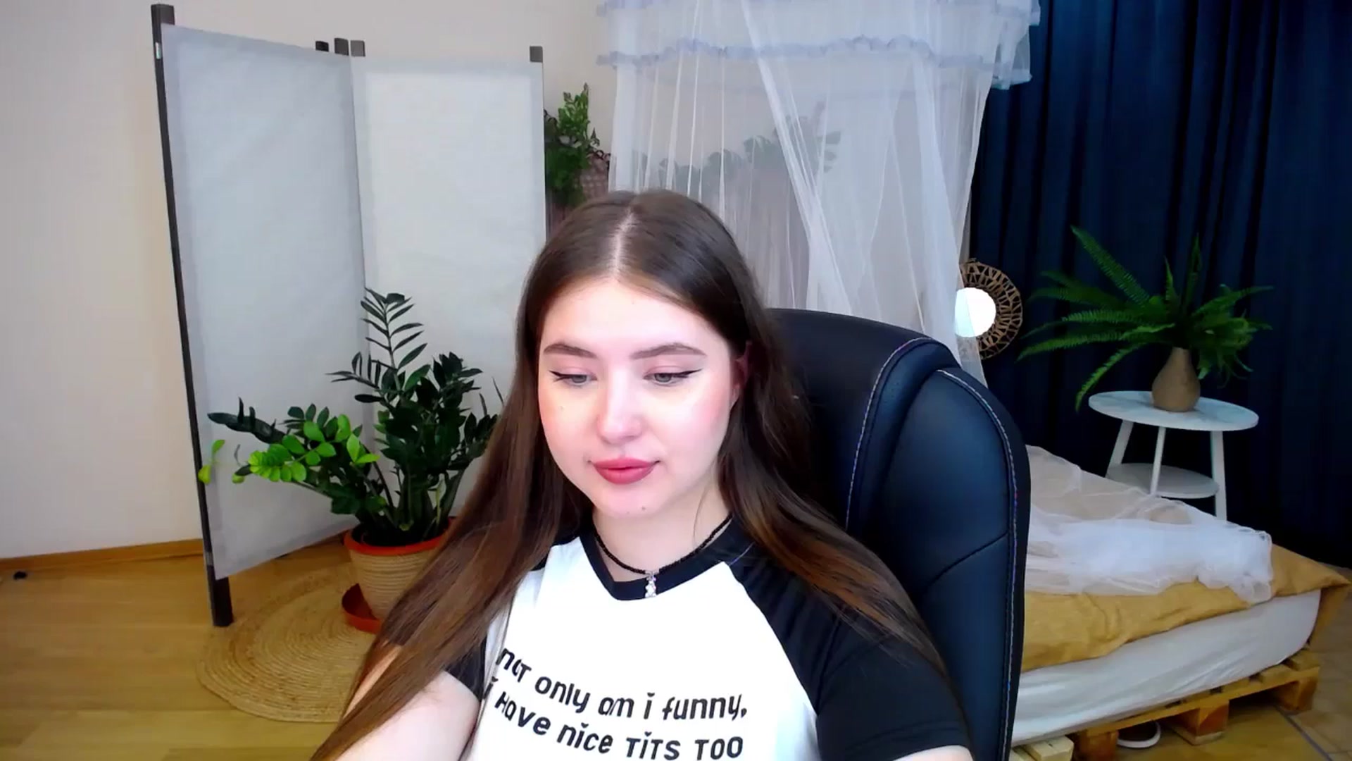 Gallery image thumbnail from AdmireMyEyes's myfreecams stream on, 08/17/2024, 20:41 image 10 of 20