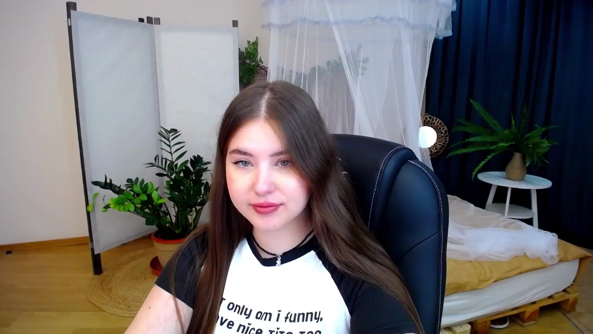 Gallery image thumbnail from AdmireMyEyes's myfreecams stream on, 08/17/2024, 20:41 image 7 of 20