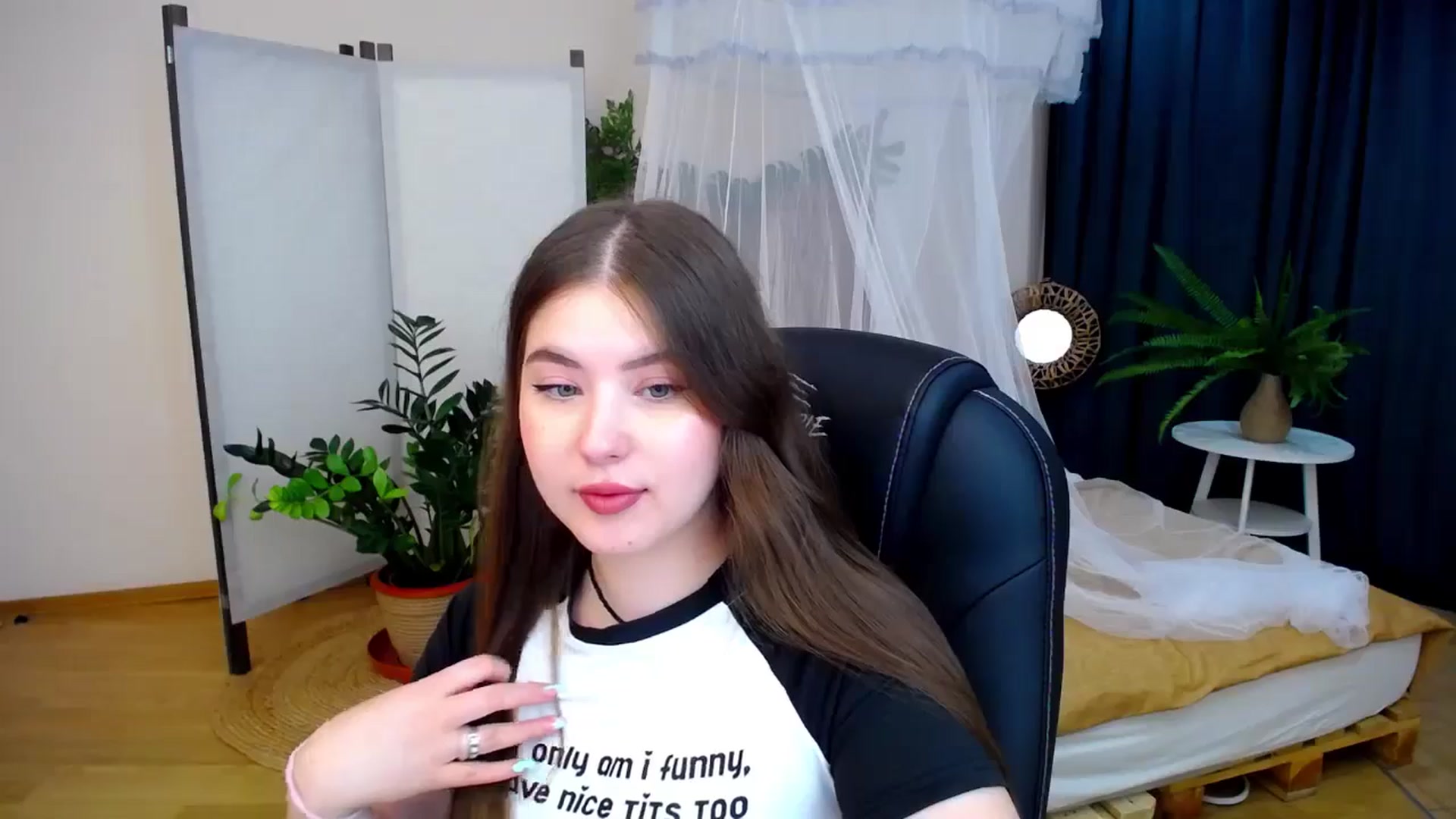 Gallery image thumbnail from AdmireMyEyes's myfreecams stream on, 08/17/2024, 20:41 image 4 of 20