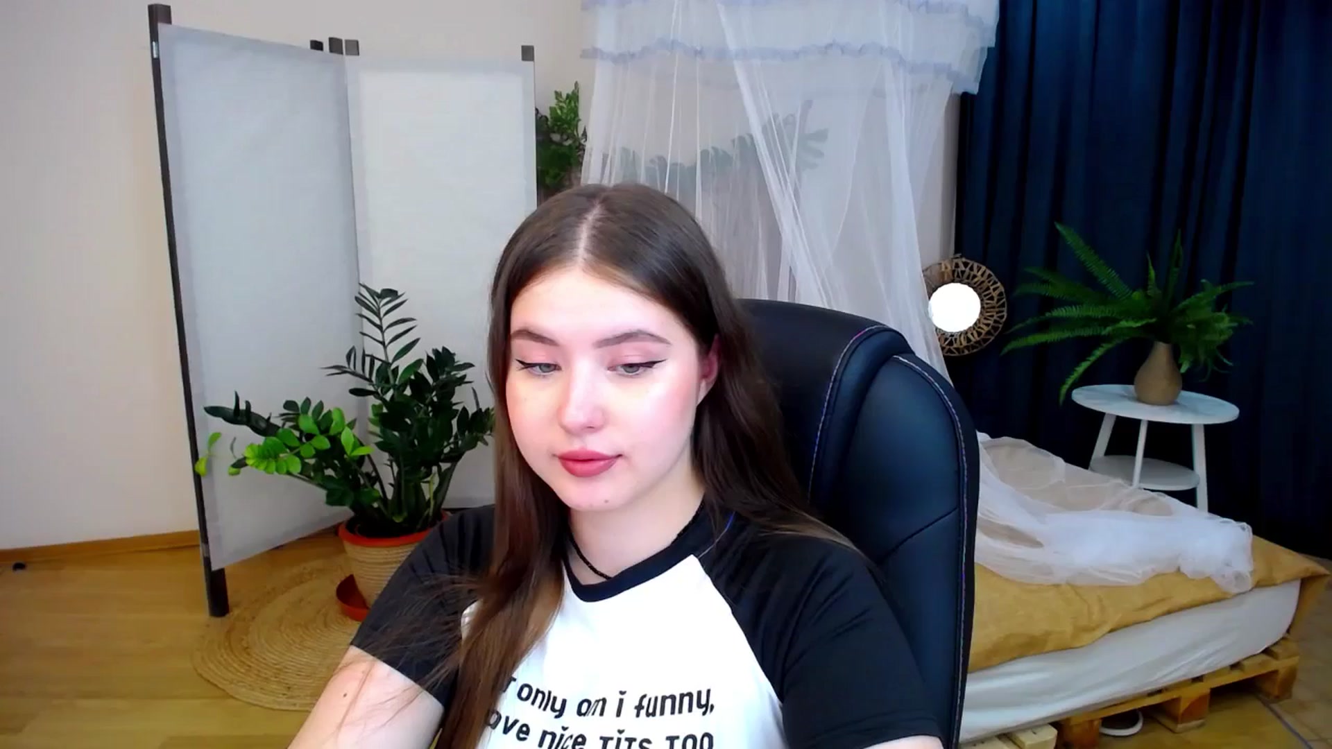 Gallery image thumbnail from AdmireMyEyes's myfreecams stream on, 08/17/2024, 20:41 image 1 of 20