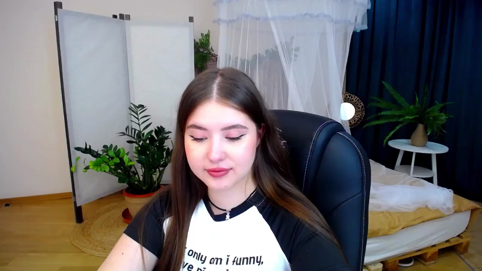 Gallery image thumbnail from AdmireMyEyes's myfreecams stream on, 08/17/2024, 20:41 image 9 of 20