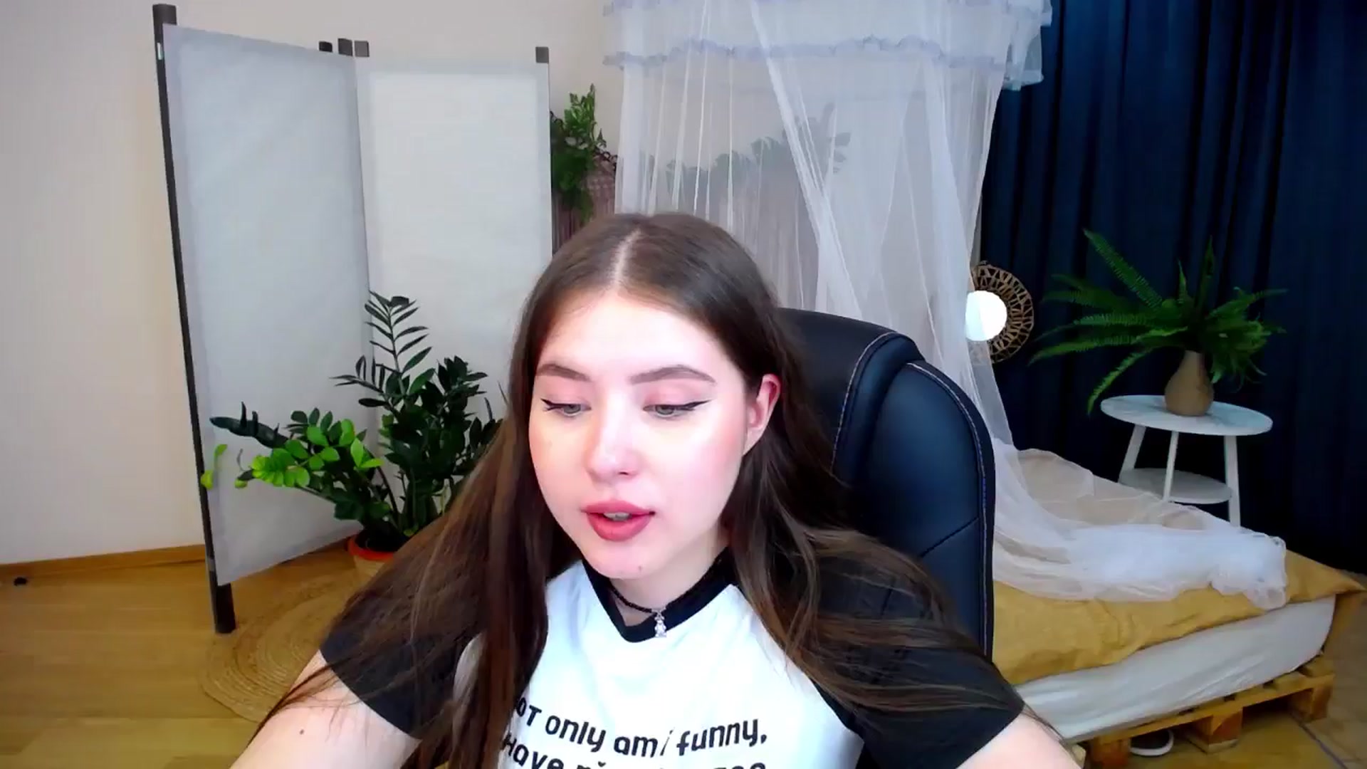 Gallery image thumbnail from AdmireMyEyes's myfreecams stream on, 08/17/2024, 20:41 image 13 of 20