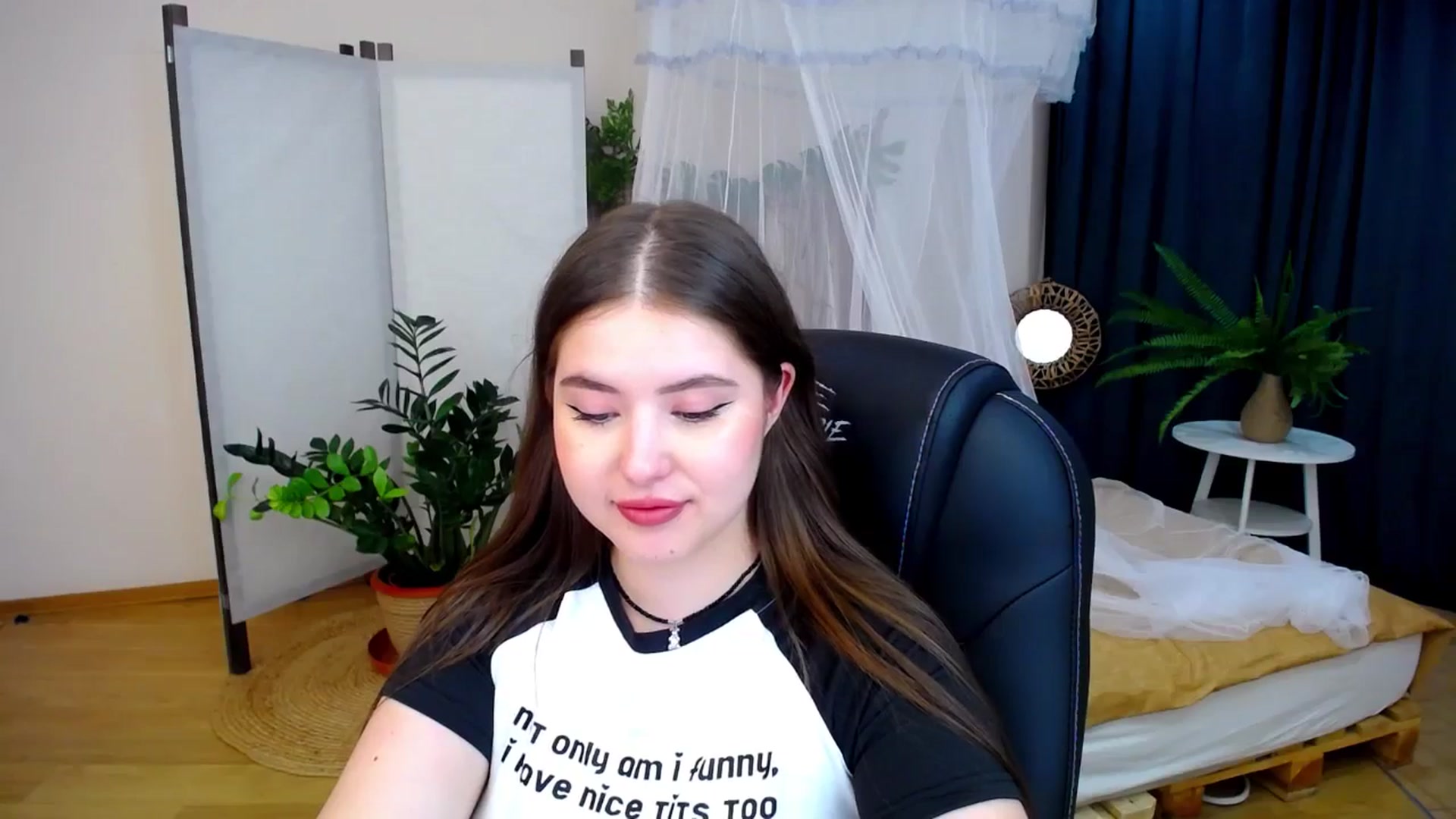 Gallery image thumbnail from AdmireMyEyes's myfreecams stream on, 08/17/2024, 20:41 image 19 of 20