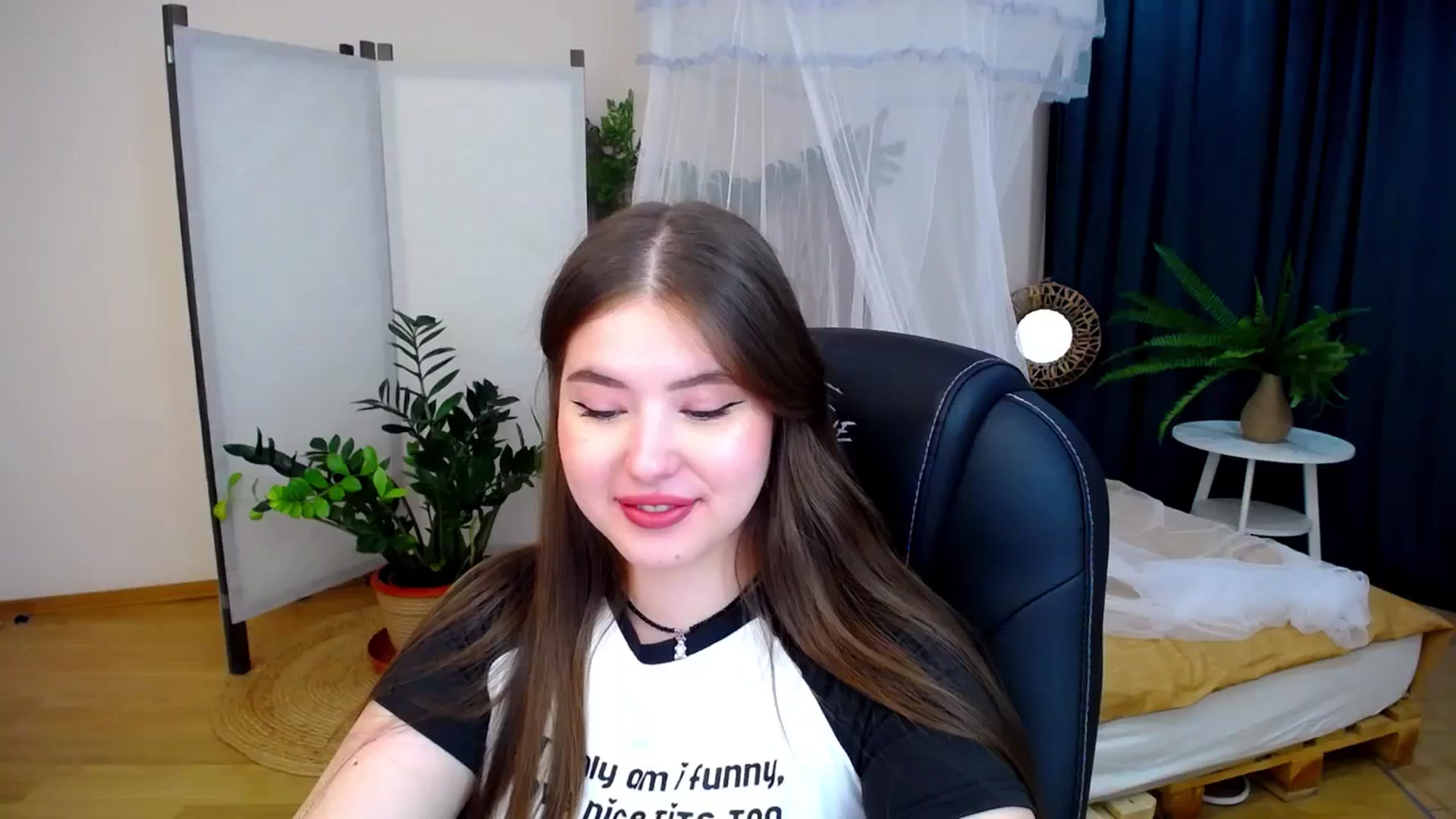 Gallery image thumbnail from AdmireMyEyes's myfreecams stream on, 08/17/2024, 20:41 image 18 of 20