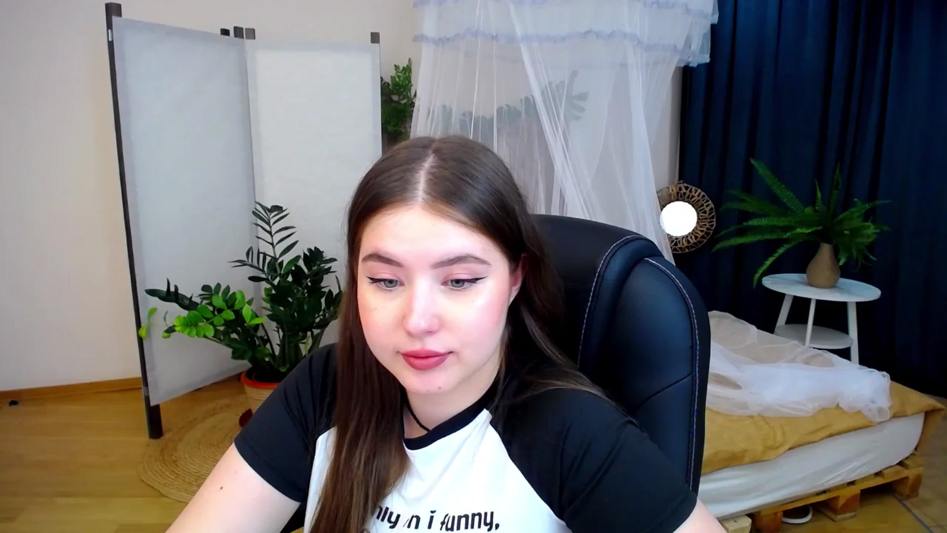Gallery image thumbnail from AdmireMyEyes's myfreecams stream on, 08/17/2024, 20:41 image 2 of 20