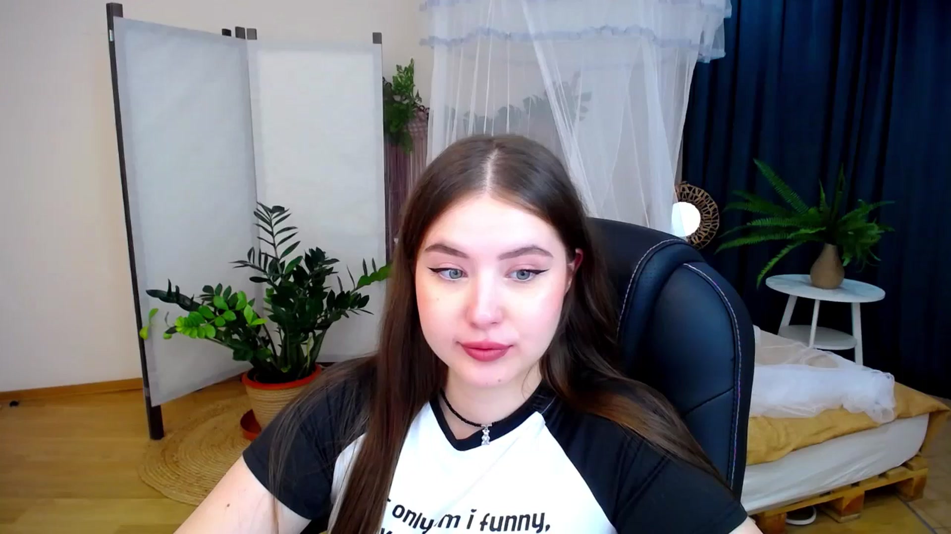 Gallery image thumbnail from AdmireMyEyes's myfreecams stream on, 08/17/2024, 20:41 image 8 of 20