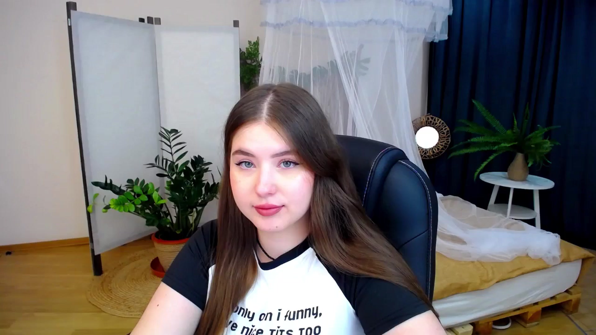 Gallery image thumbnail from AdmireMyEyes's myfreecams stream on, 08/17/2024, 20:41 image 3 of 20