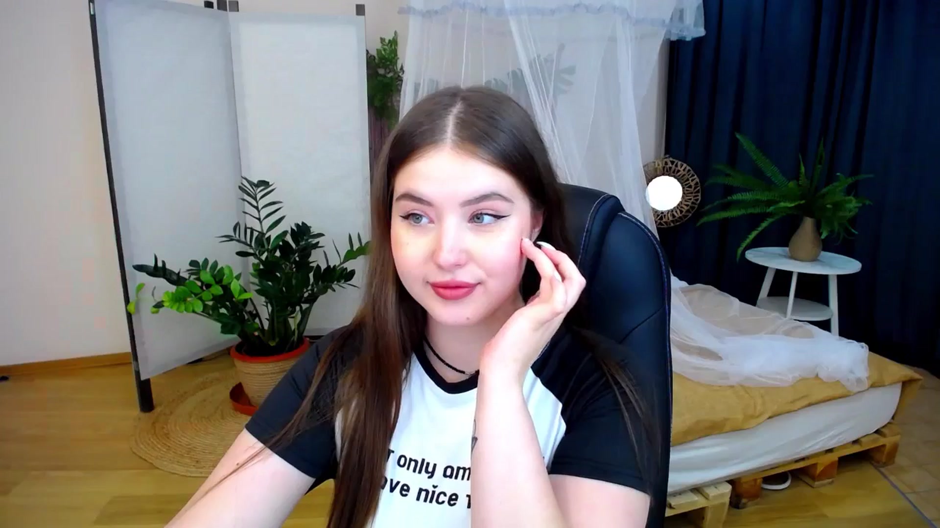 Gallery image thumbnail from AdmireMyEyes's myfreecams stream on, 08/17/2024, 21:05 image 9 of 20