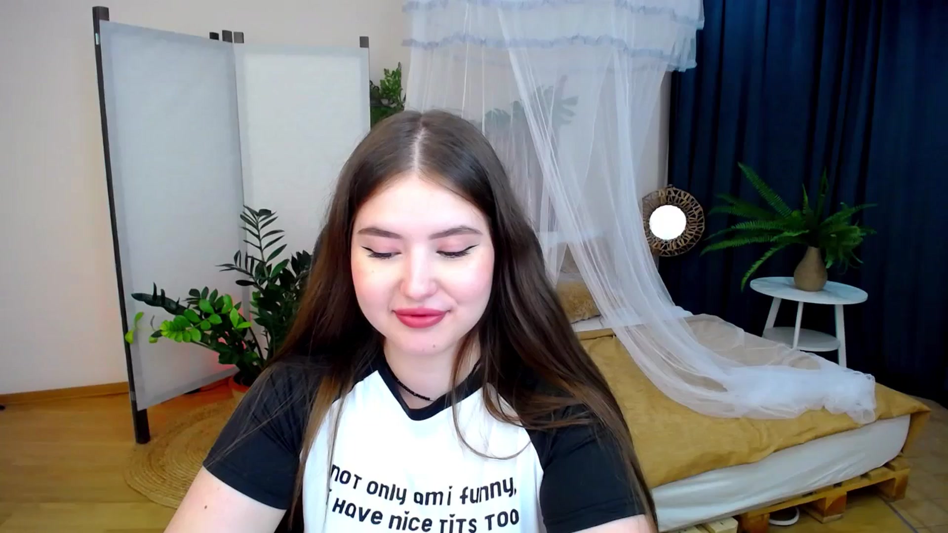 Gallery image thumbnail from AdmireMyEyes's myfreecams stream on, 08/17/2024, 21:05 image 18 of 20