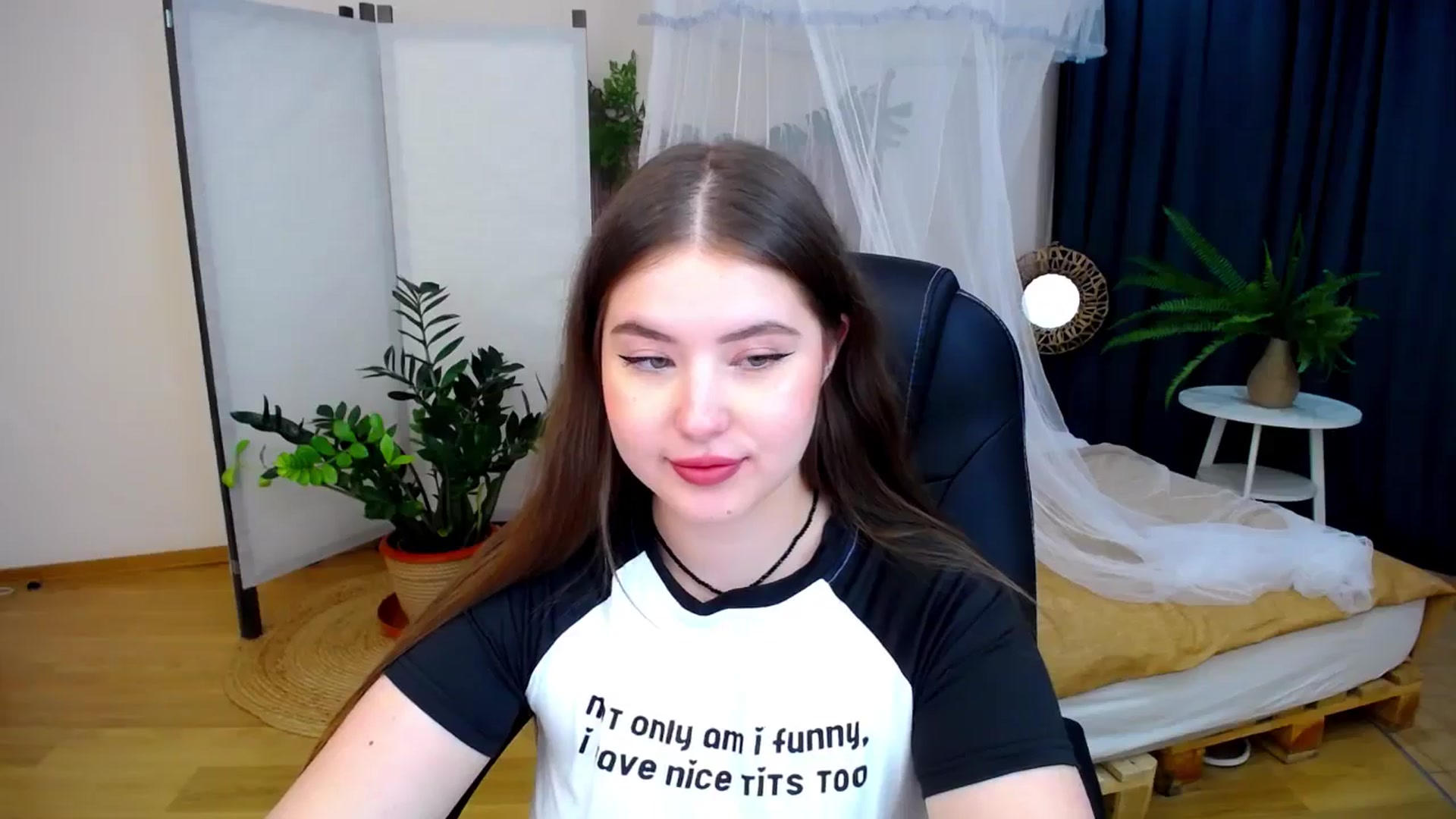 Gallery image thumbnail from AdmireMyEyes's myfreecams stream on, 08/17/2024, 21:05 image 5 of 20