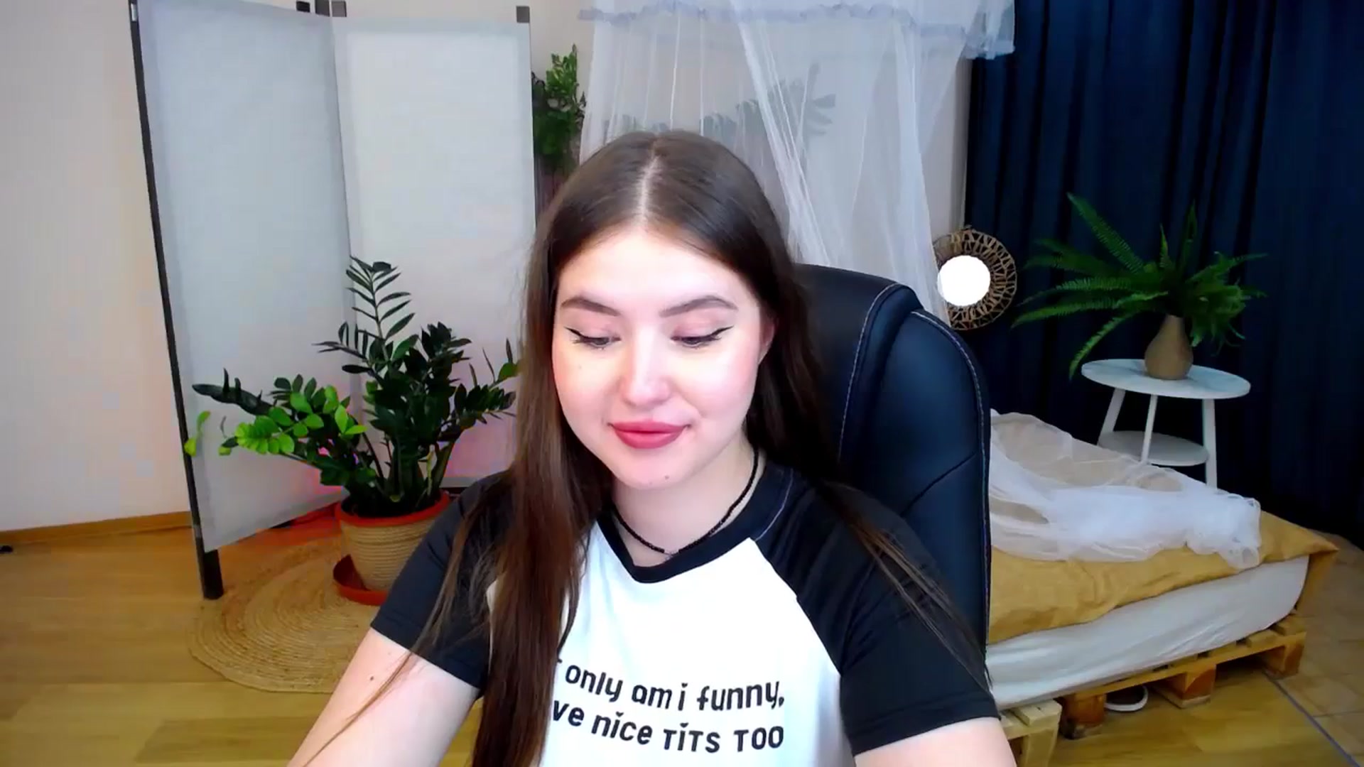 Gallery image thumbnail from AdmireMyEyes's myfreecams stream on, 08/17/2024, 21:05 image 10 of 20