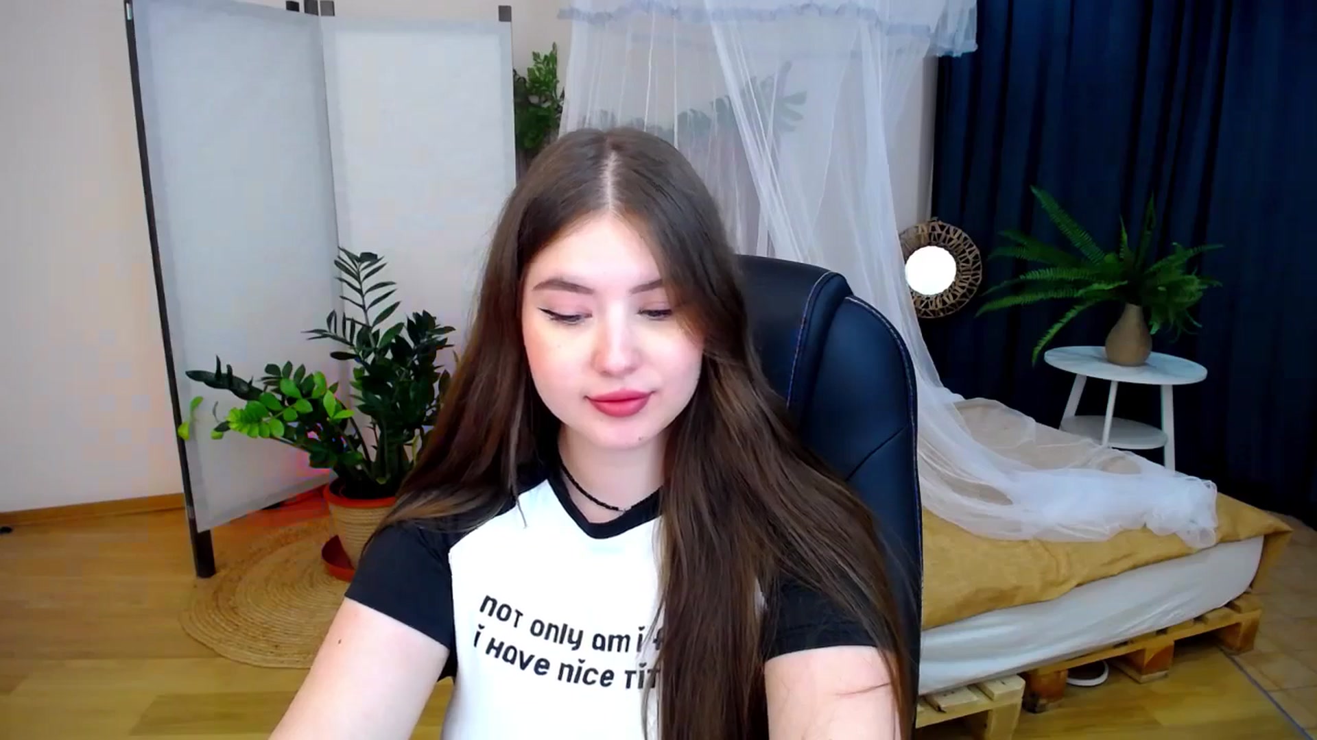 Gallery image thumbnail from AdmireMyEyes's myfreecams stream on, 08/17/2024, 21:05 image 15 of 20